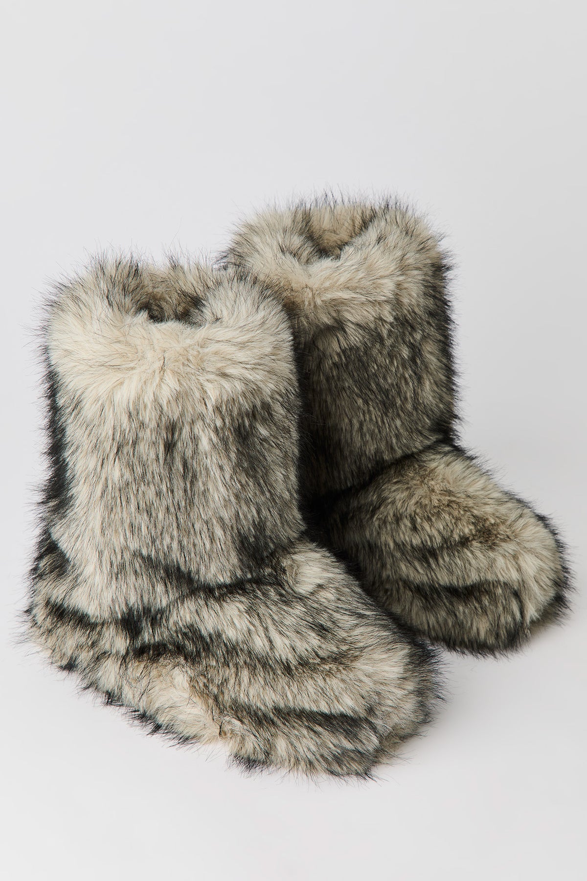 Vue alternative 3. Bottes en similifourrure pelucheuse