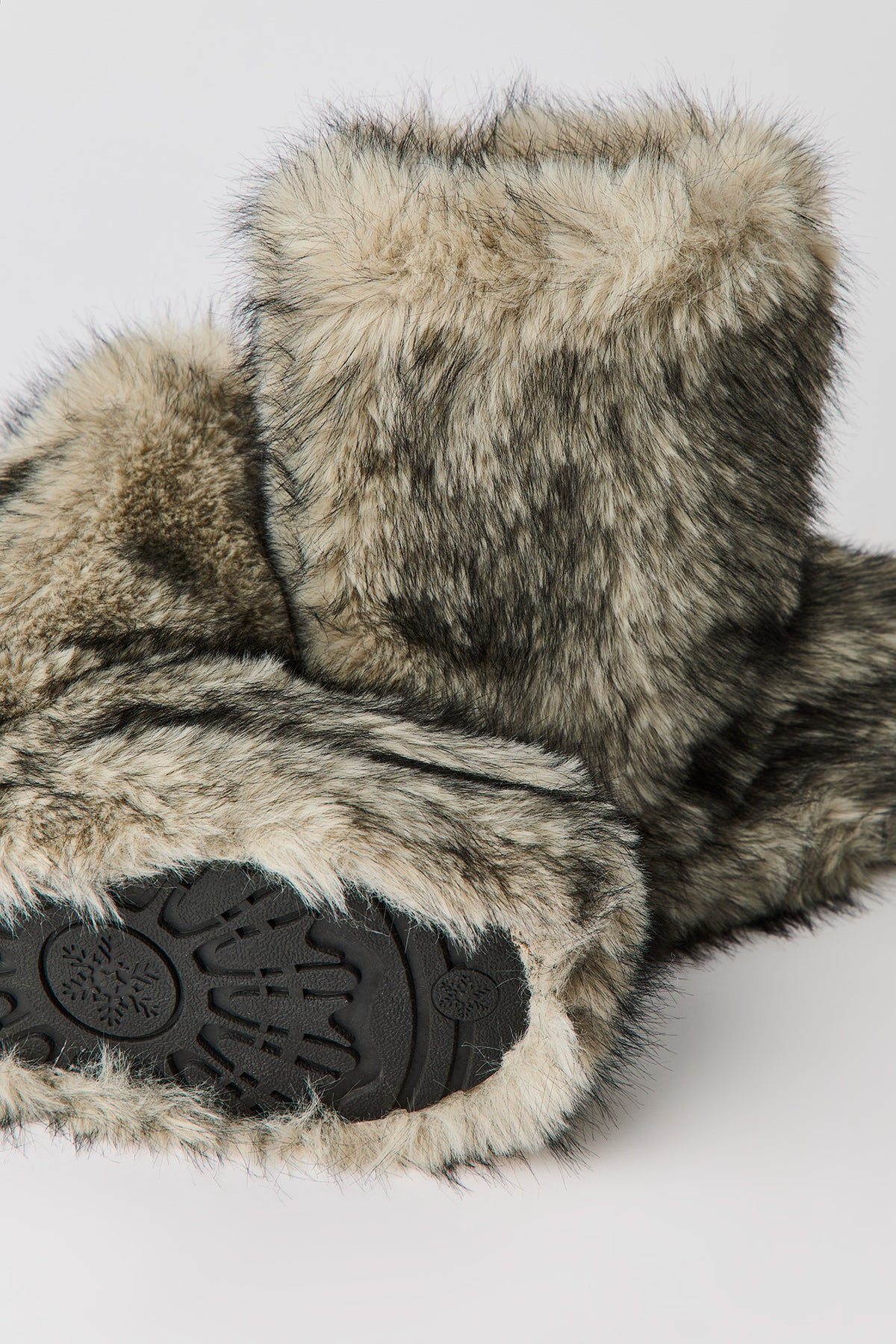 Vue alternative 4. Bottes en similifourrure pelucheuse