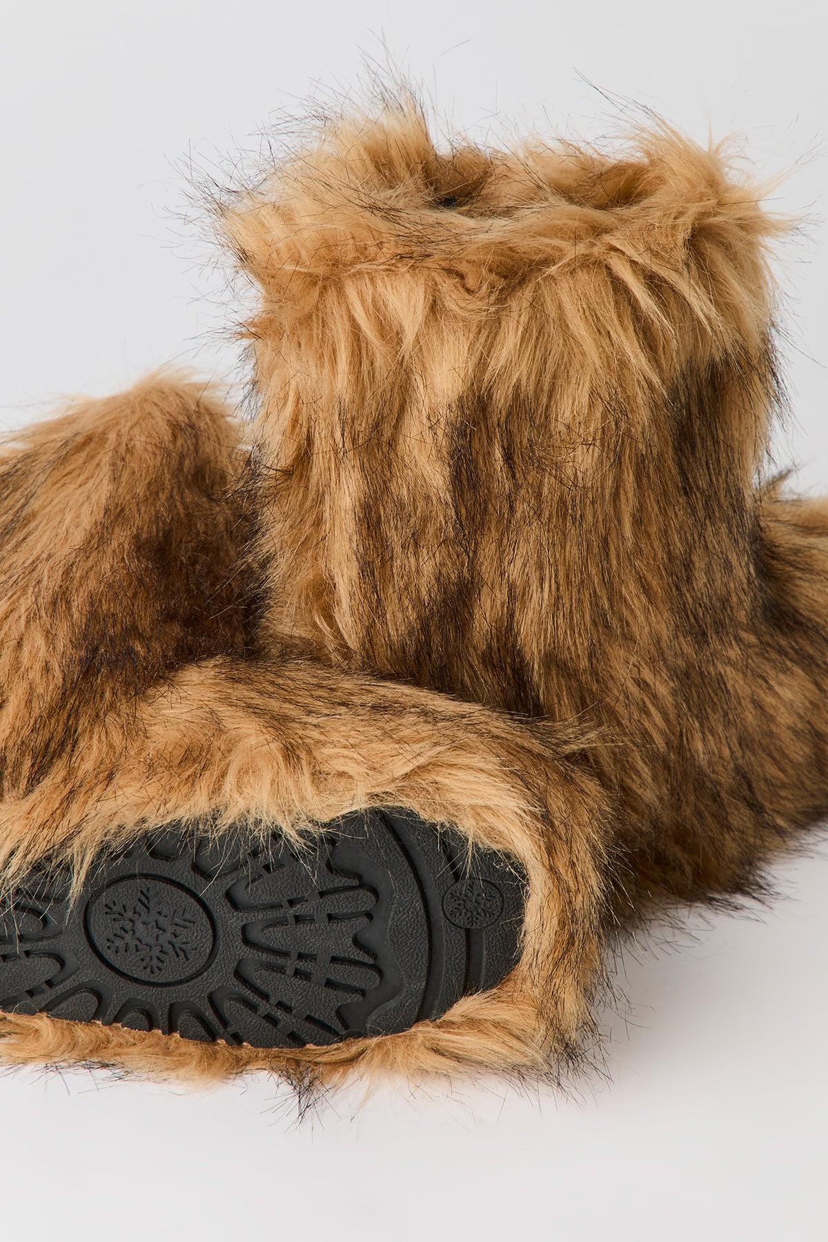 Vue alternative 3. Bottes en similifourrure pelucheuse