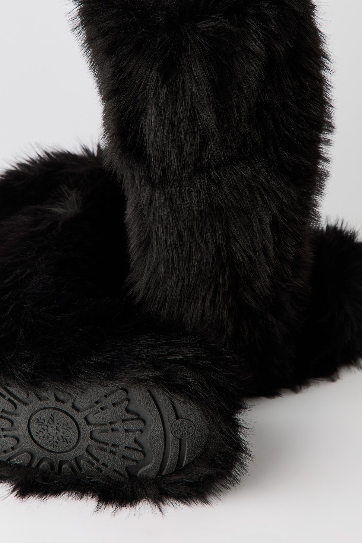 Vue alternative 3. Bottes au genou en similifourrure pelucheuse