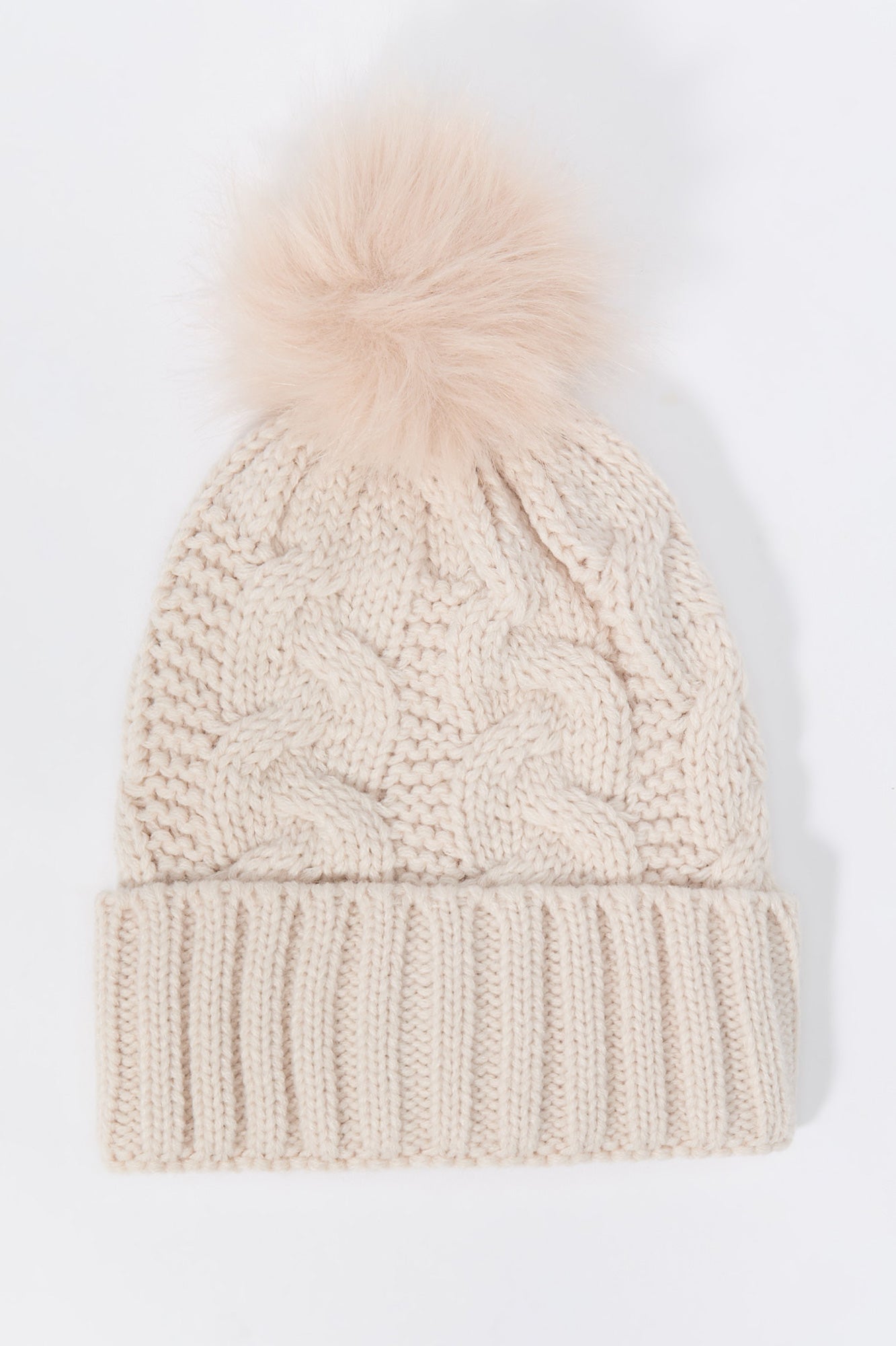 Tuque en tricot torsadé avec pompon