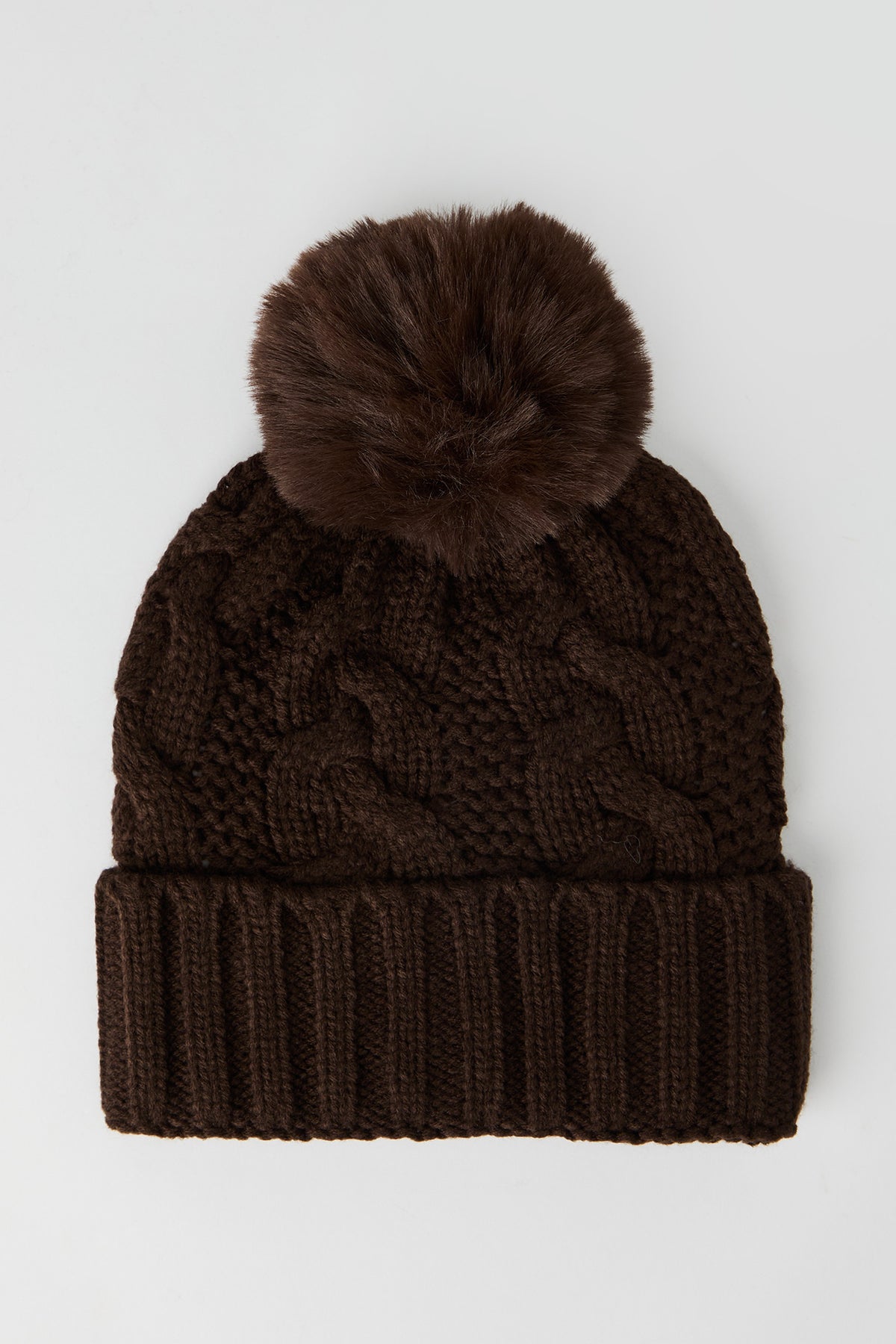 Tuque en tricot torsadé