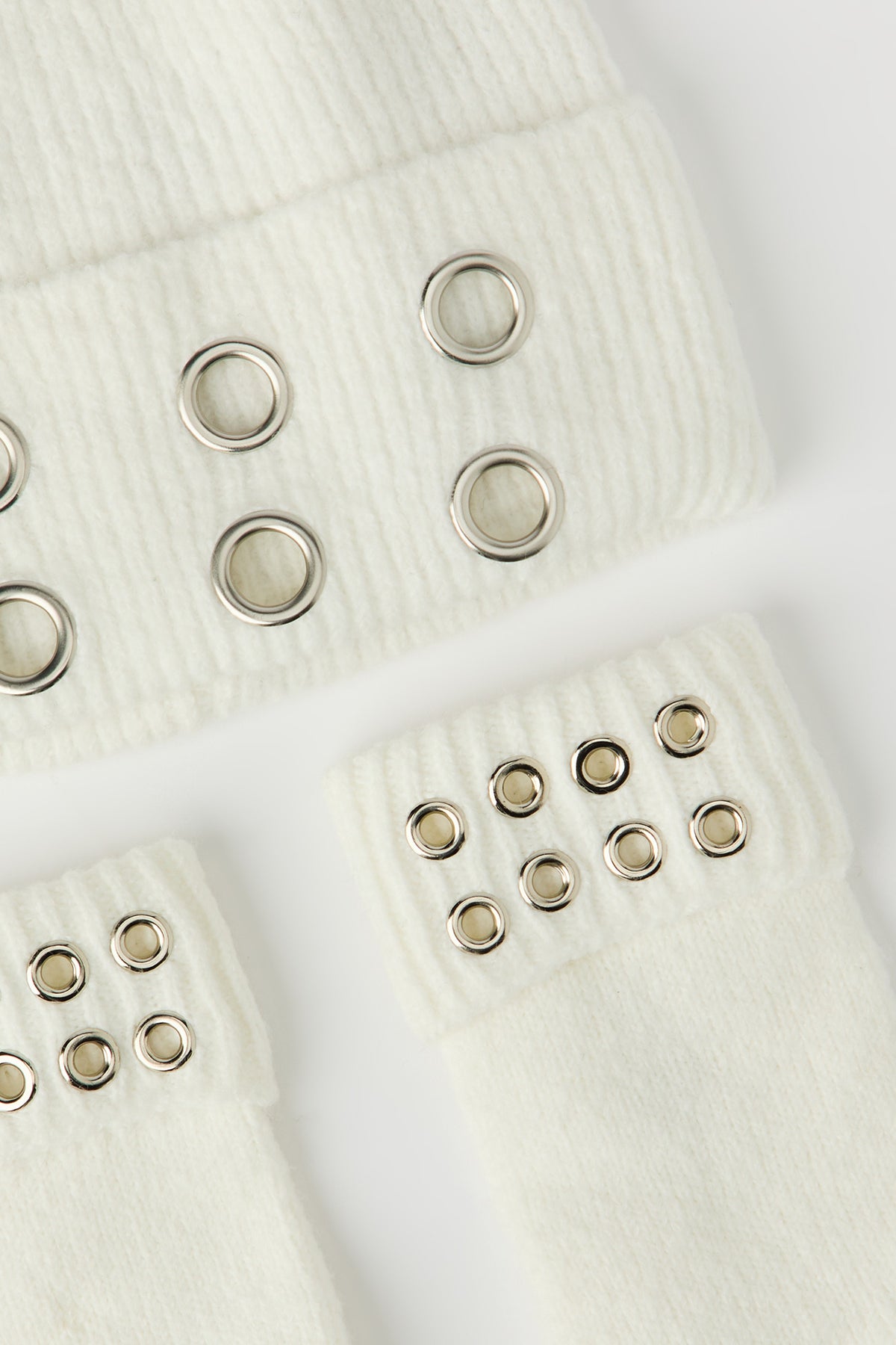 Alt View 2. Grommet Beanie & Gloves Set - Cream