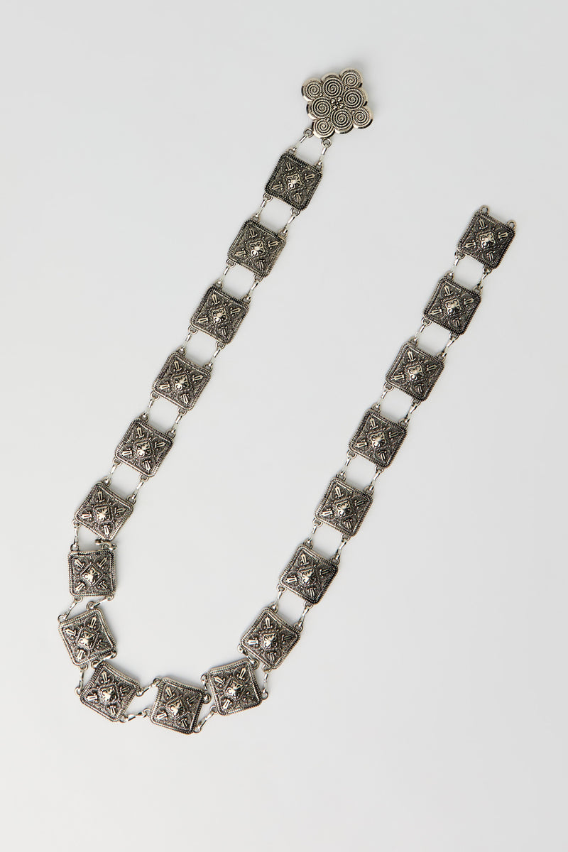 Ceinture en chaîne avec carré embossé