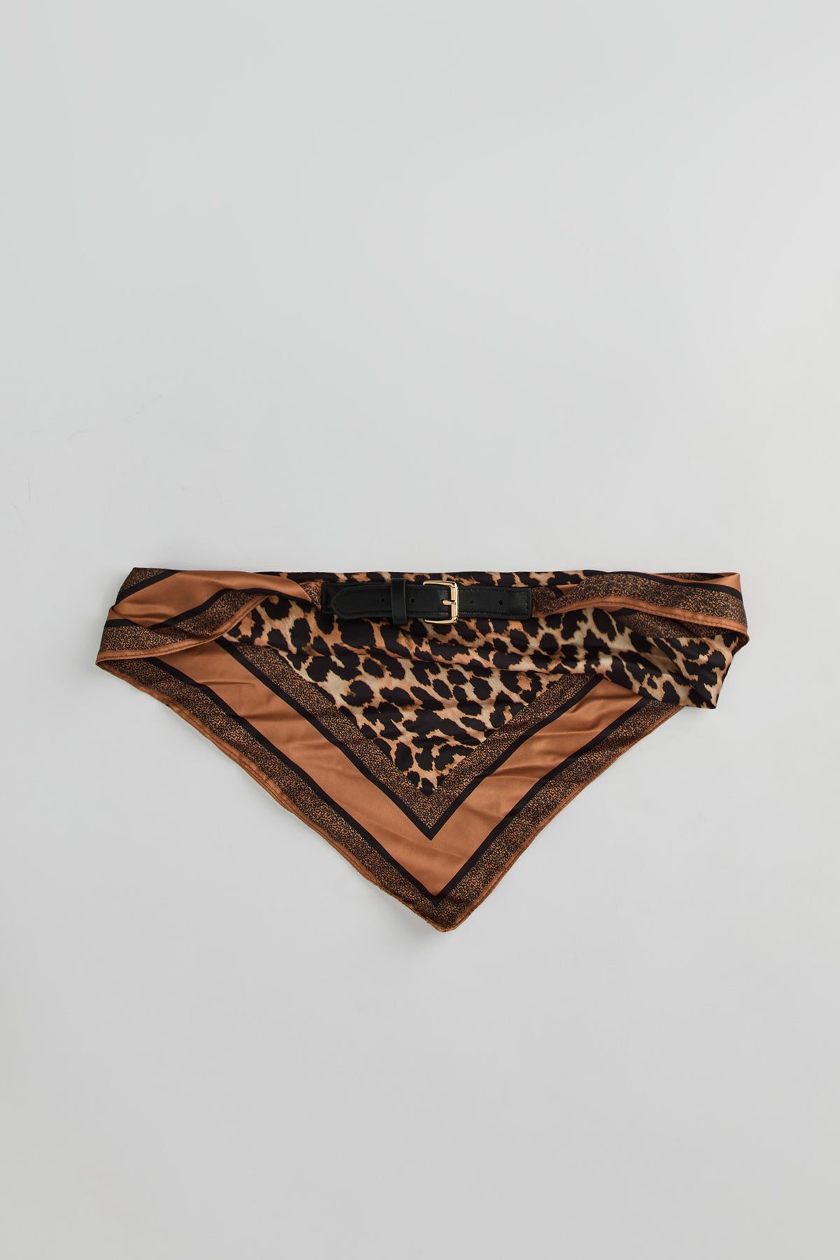 Vue alternative 2. Ceinture-écharpe avec motif léopard