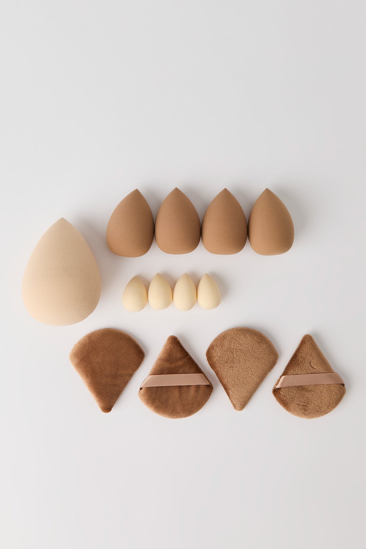 Vue alternative 2. Trousse de maquillage et ensemble d'éponges (Lot de 14)