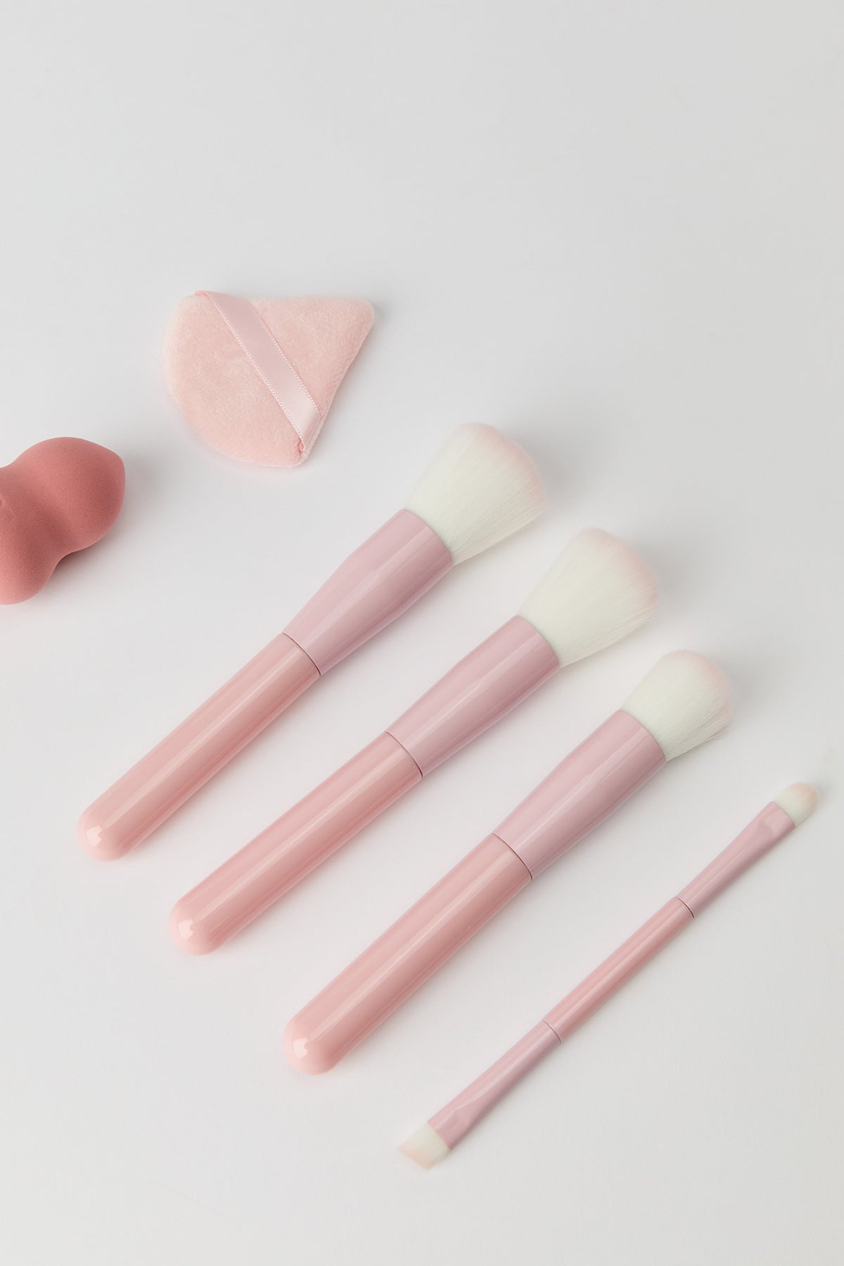 Ensemble avec pinceau et éponge à maquillage