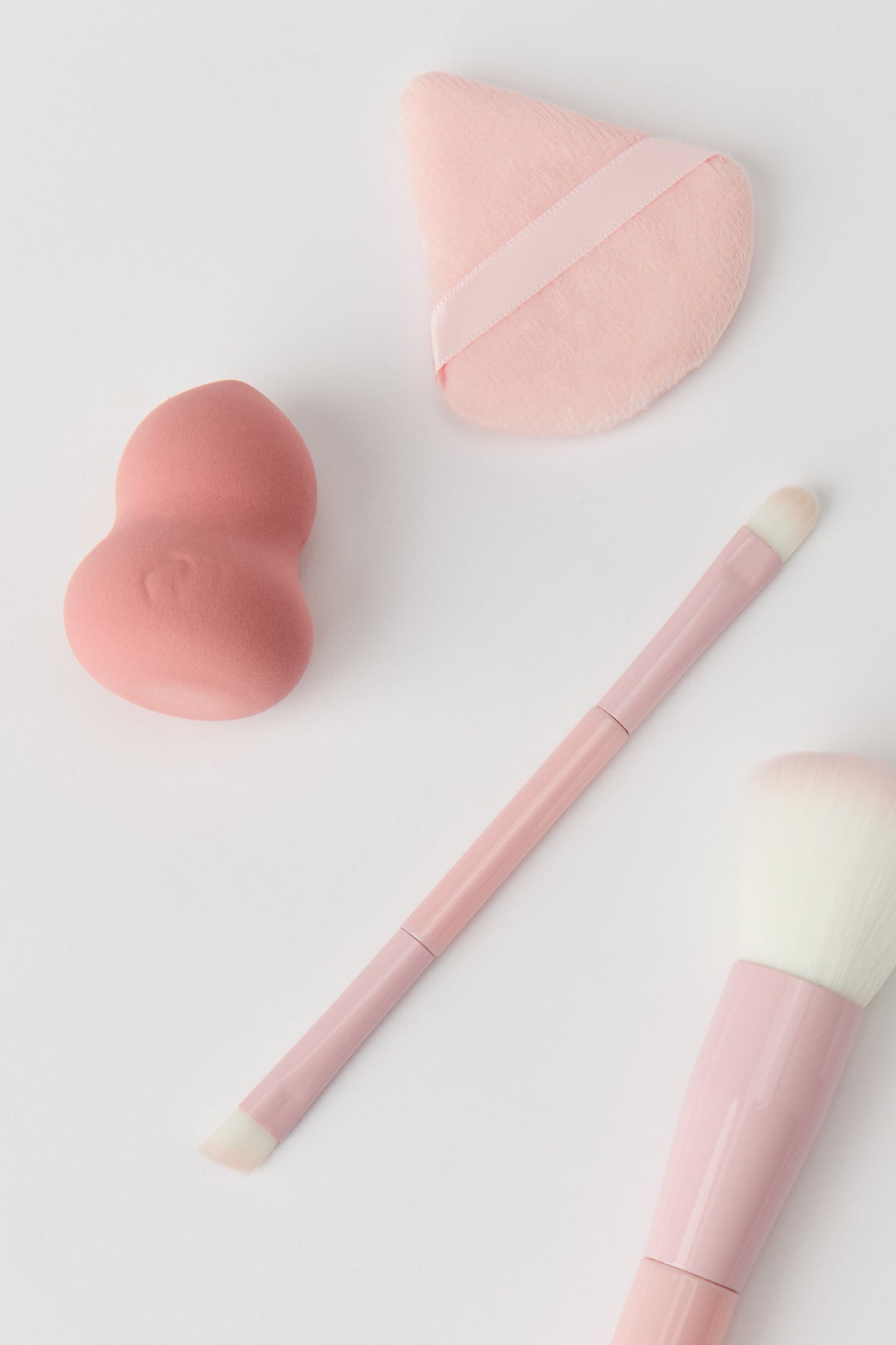 Vue alternative 2. Ensemble avec pinceau et éponge à maquillage