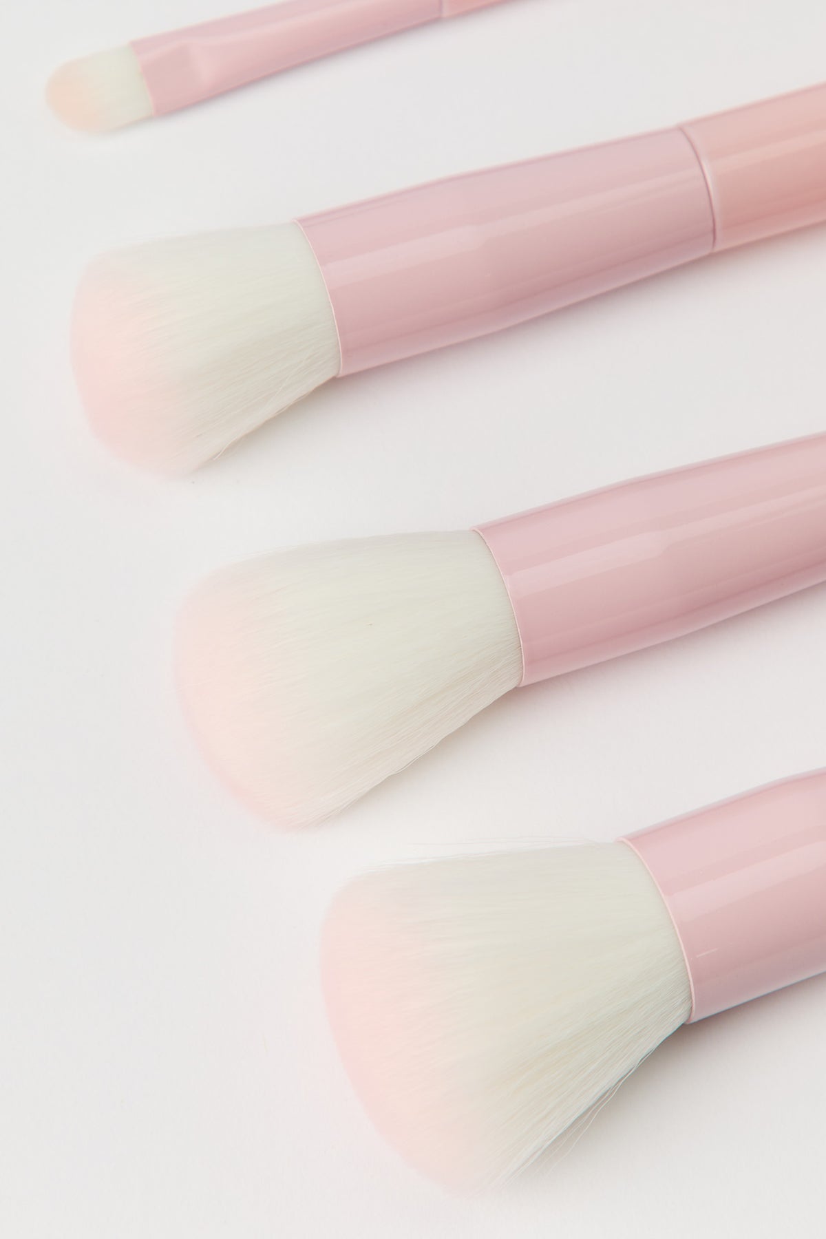 Vue alternative 3. Ensemble avec pinceau et éponge à maquillage
