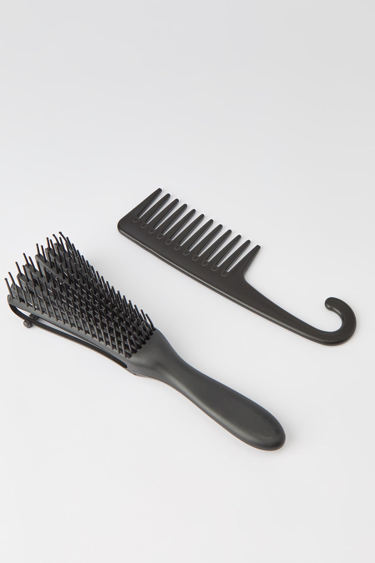 Alt View 2. Hair Styling Kit (3 Pcs) - Black