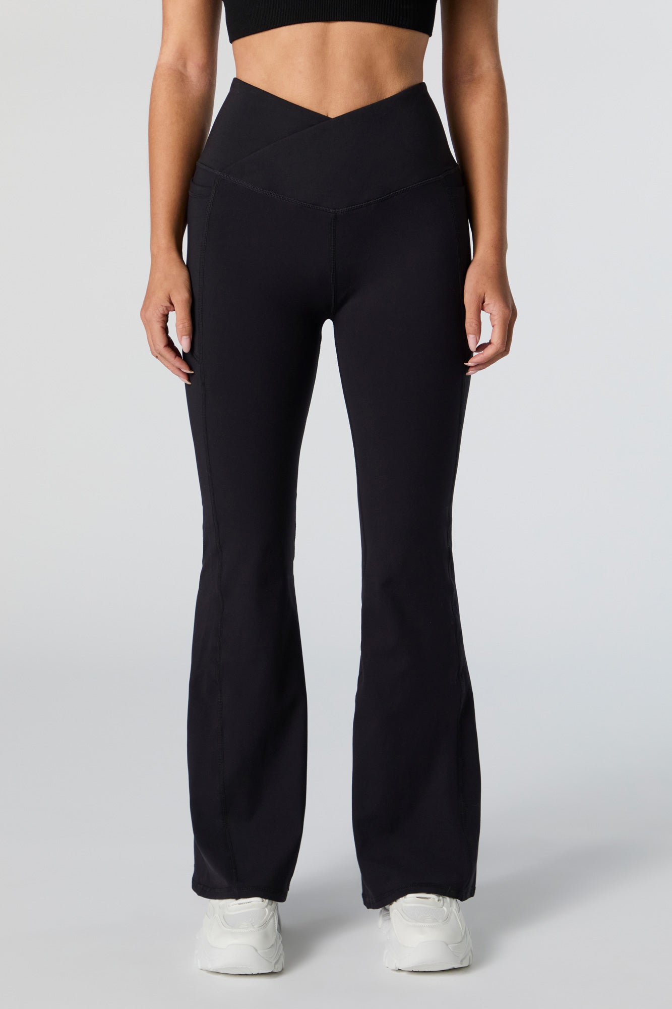 Pantalon évasé Active à taille en V