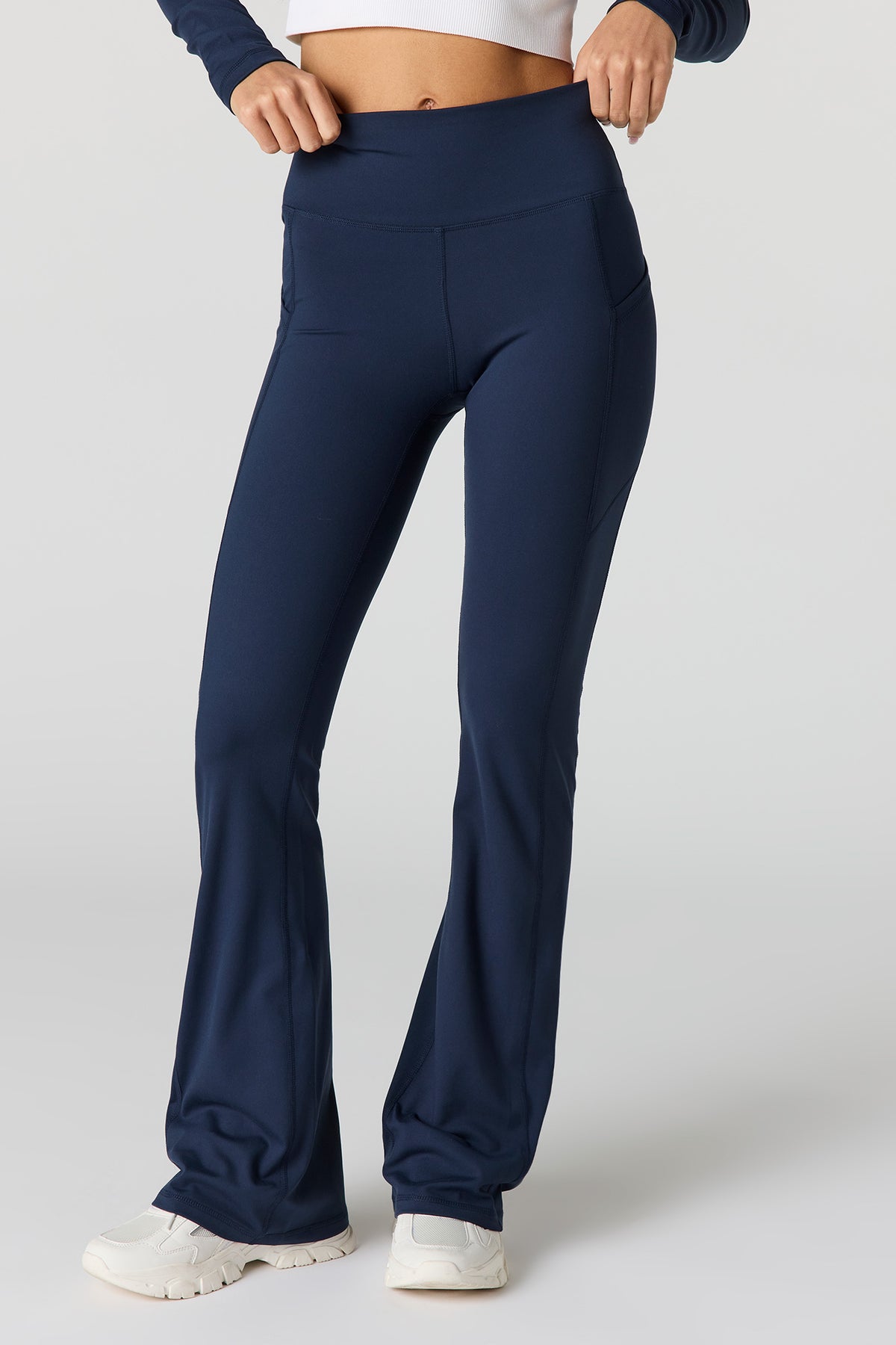 Alt View 2. U/A Side Pocket Flare Legging - Navy