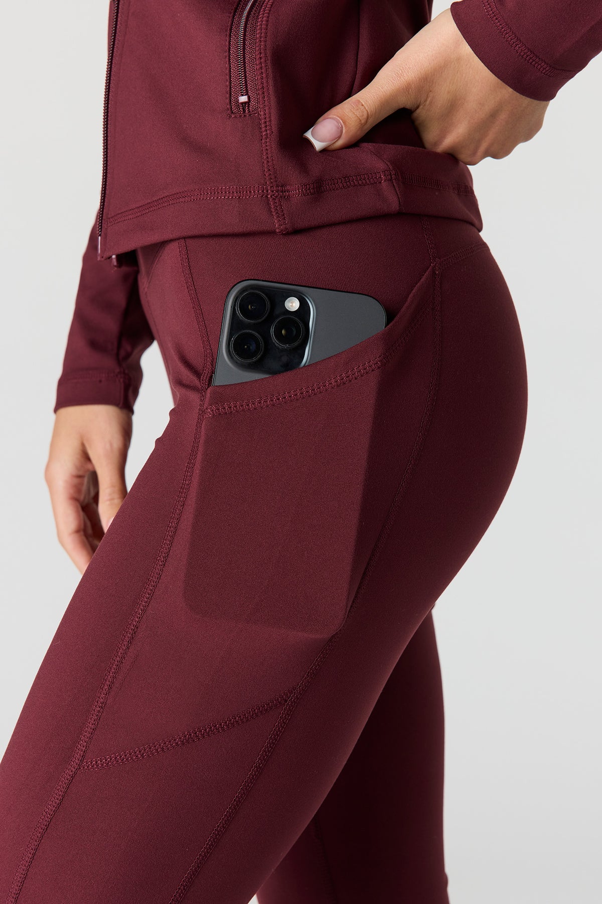 Vue alternative 4. Legging U/A à jambe évasée avec poches latérales