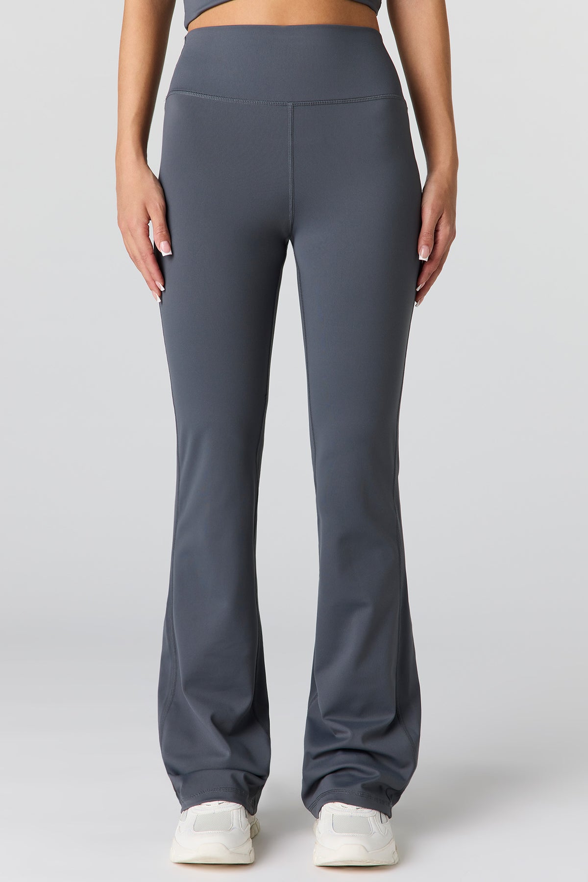 Vue alternative 2. Legging à jambe évasée Sommer Ray Active