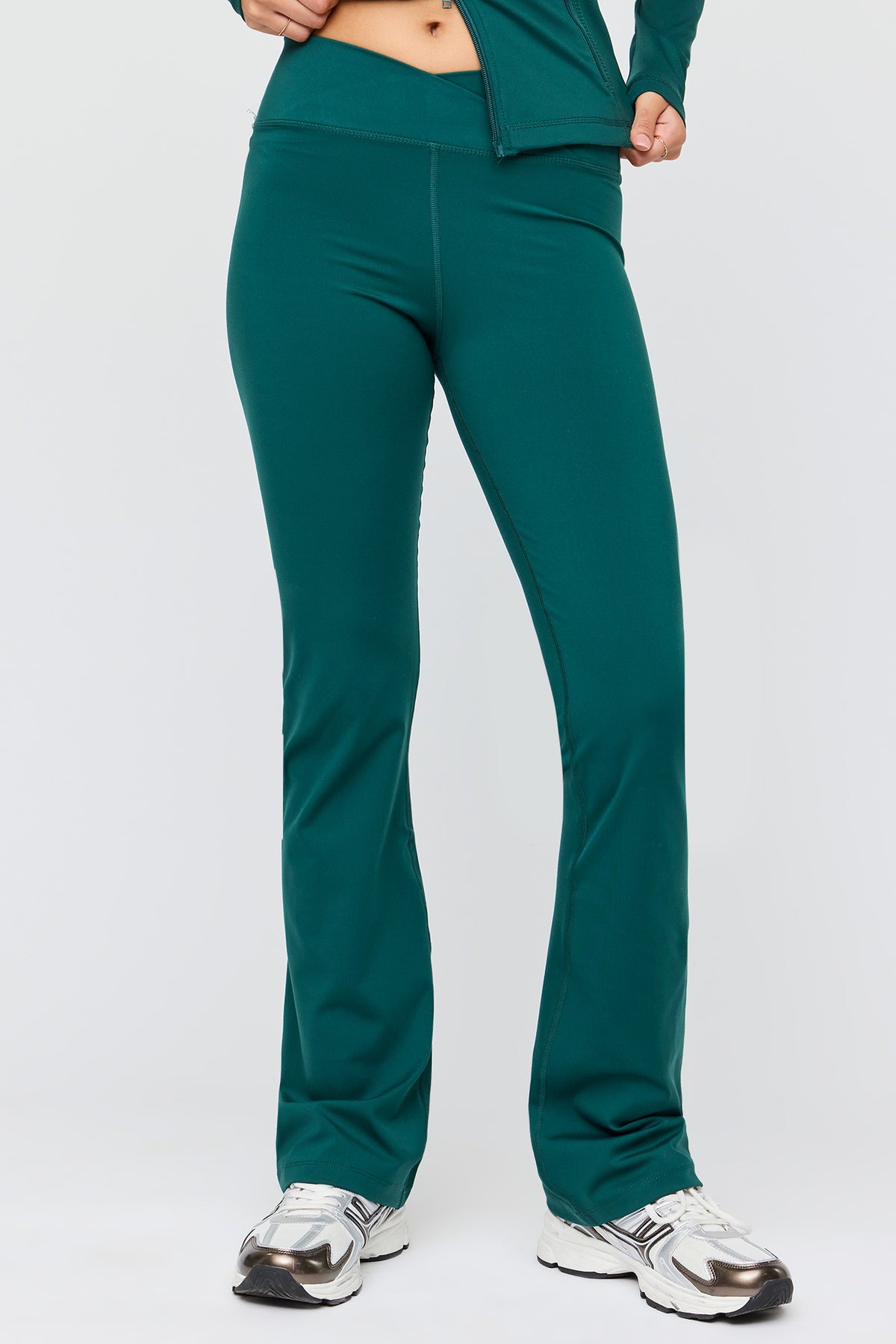 Vue alternative 2. Legging U/A à jambe évasée