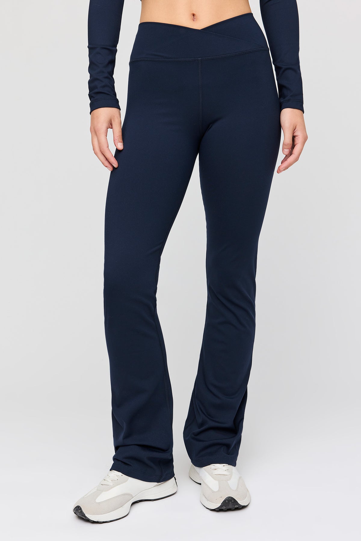 Vue alternative 2. Legging U/A à jambe évasée