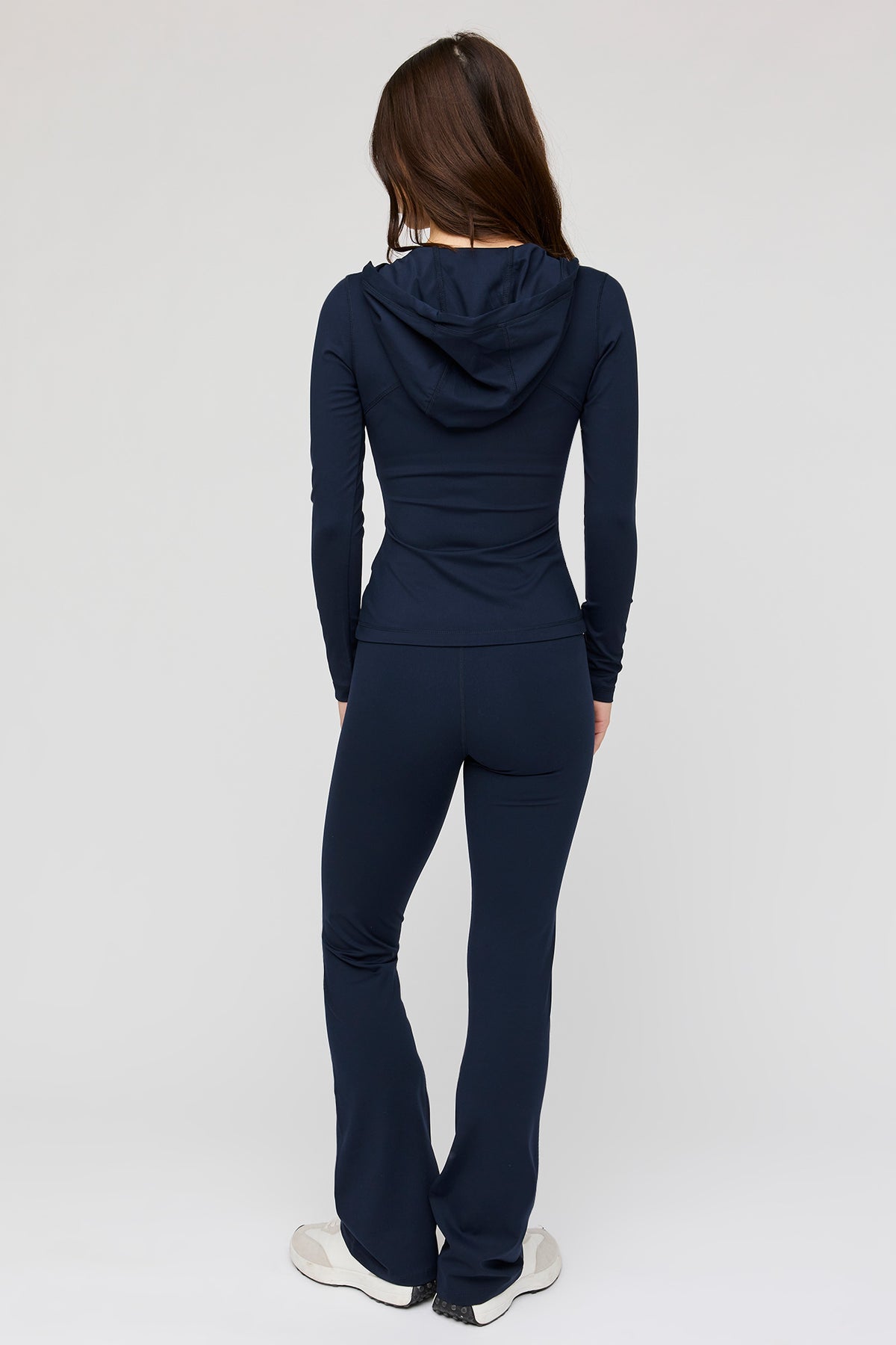 Vue alternative 3. Legging U/A à jambe évasée
