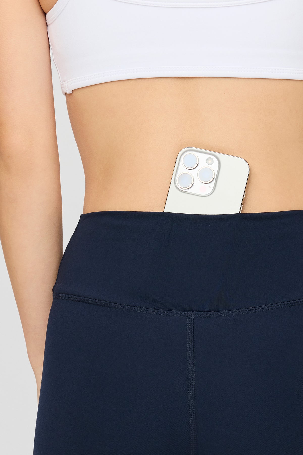 Vue alternative 4. Legging U/A à jambe évasée