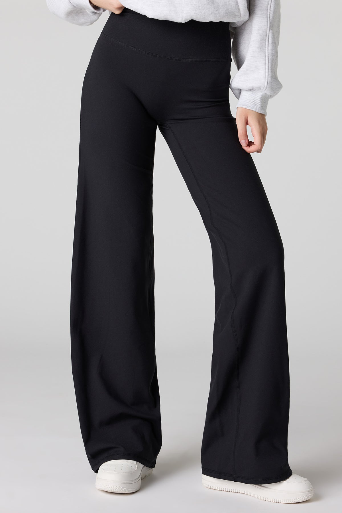 Vue alternative 2. Pantalon à jambe large U/A 