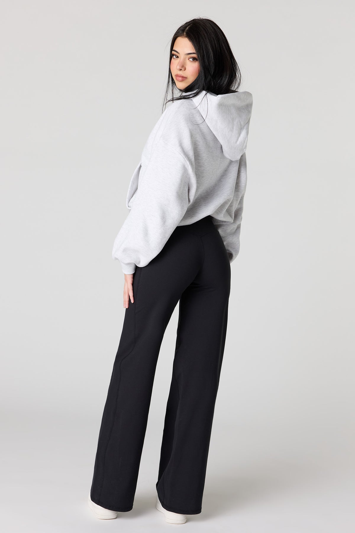 Vue alternative 3. Pantalon à jambe large U/A 