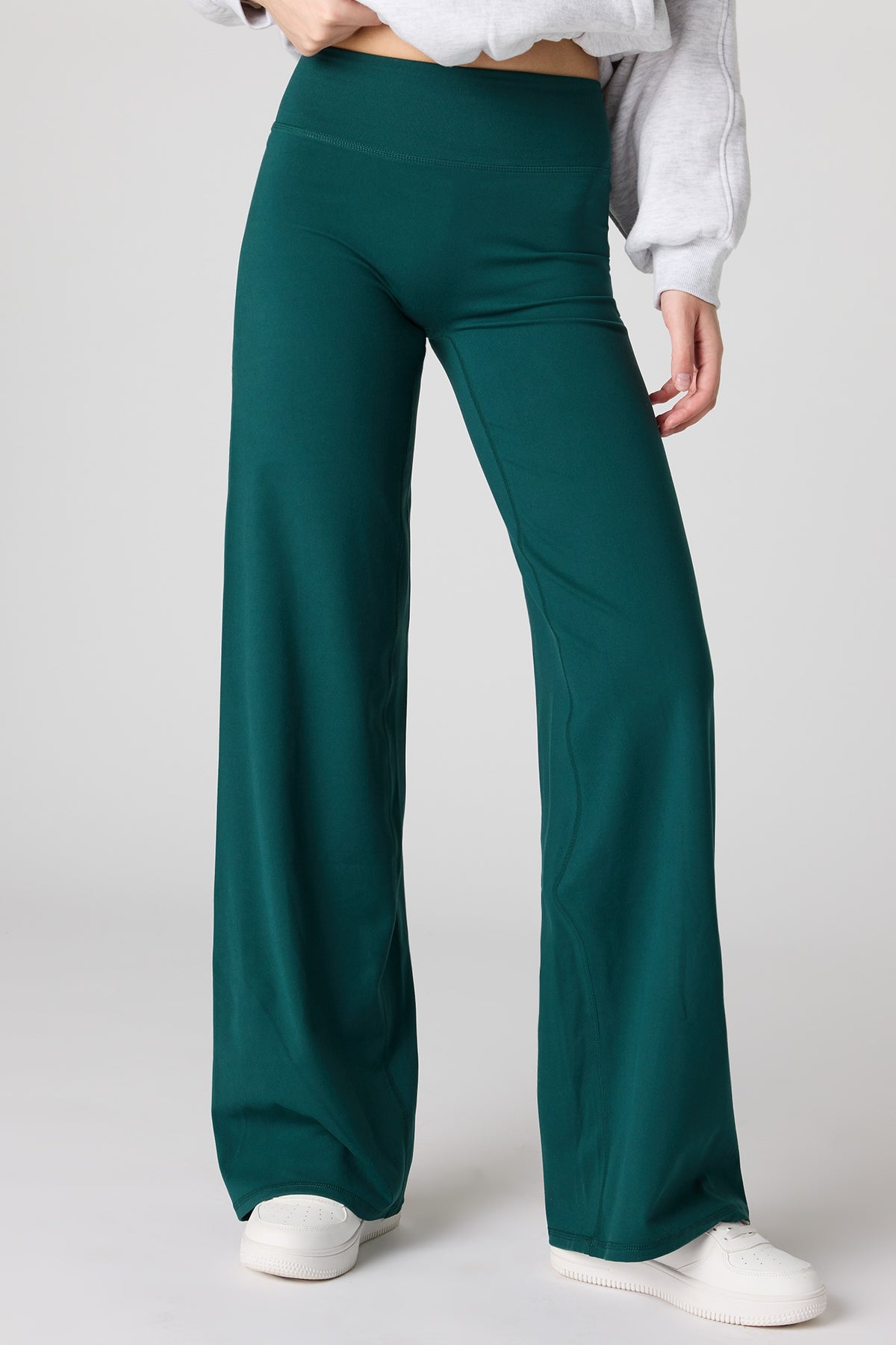 Vue alternative 2. Pantalon à jambe large U/A 