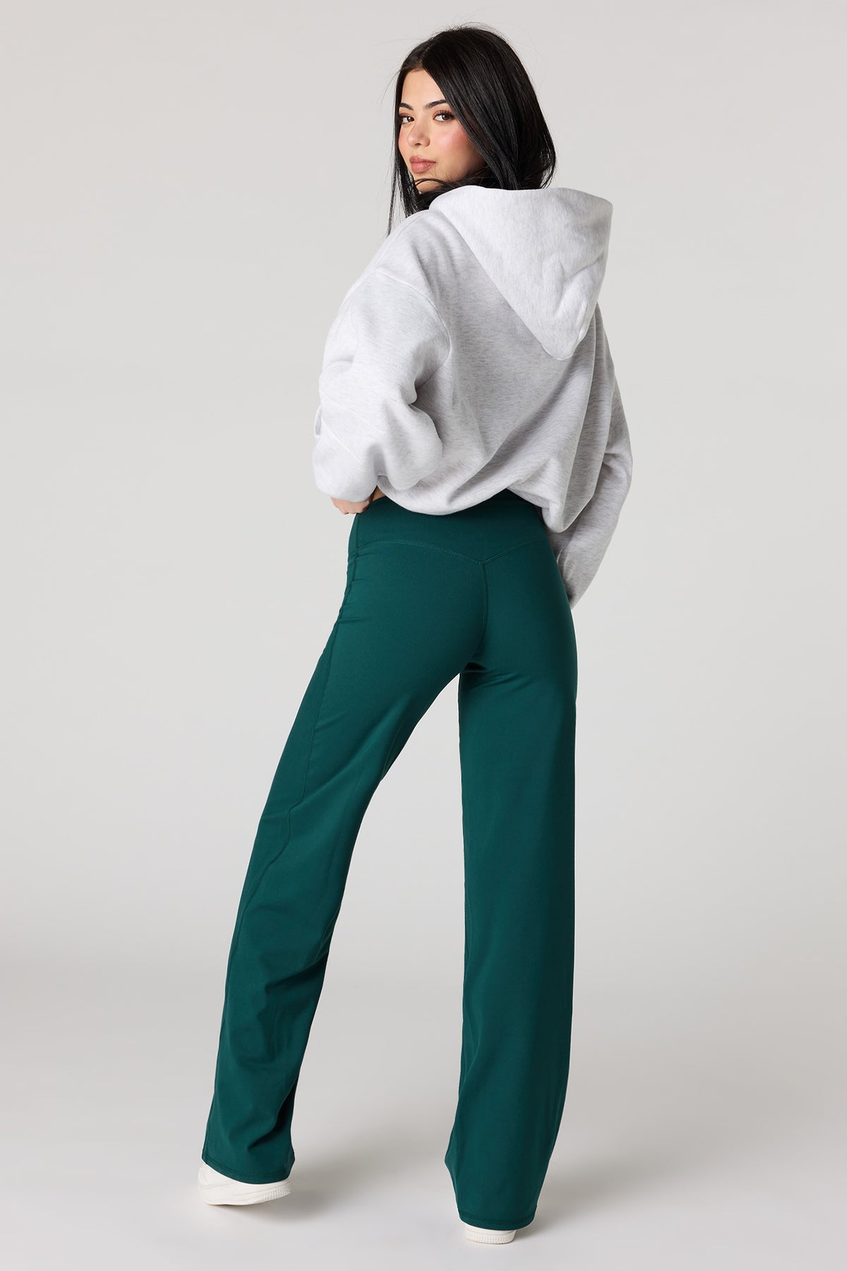 Vue alternative 3. Pantalon à jambe large U/A 