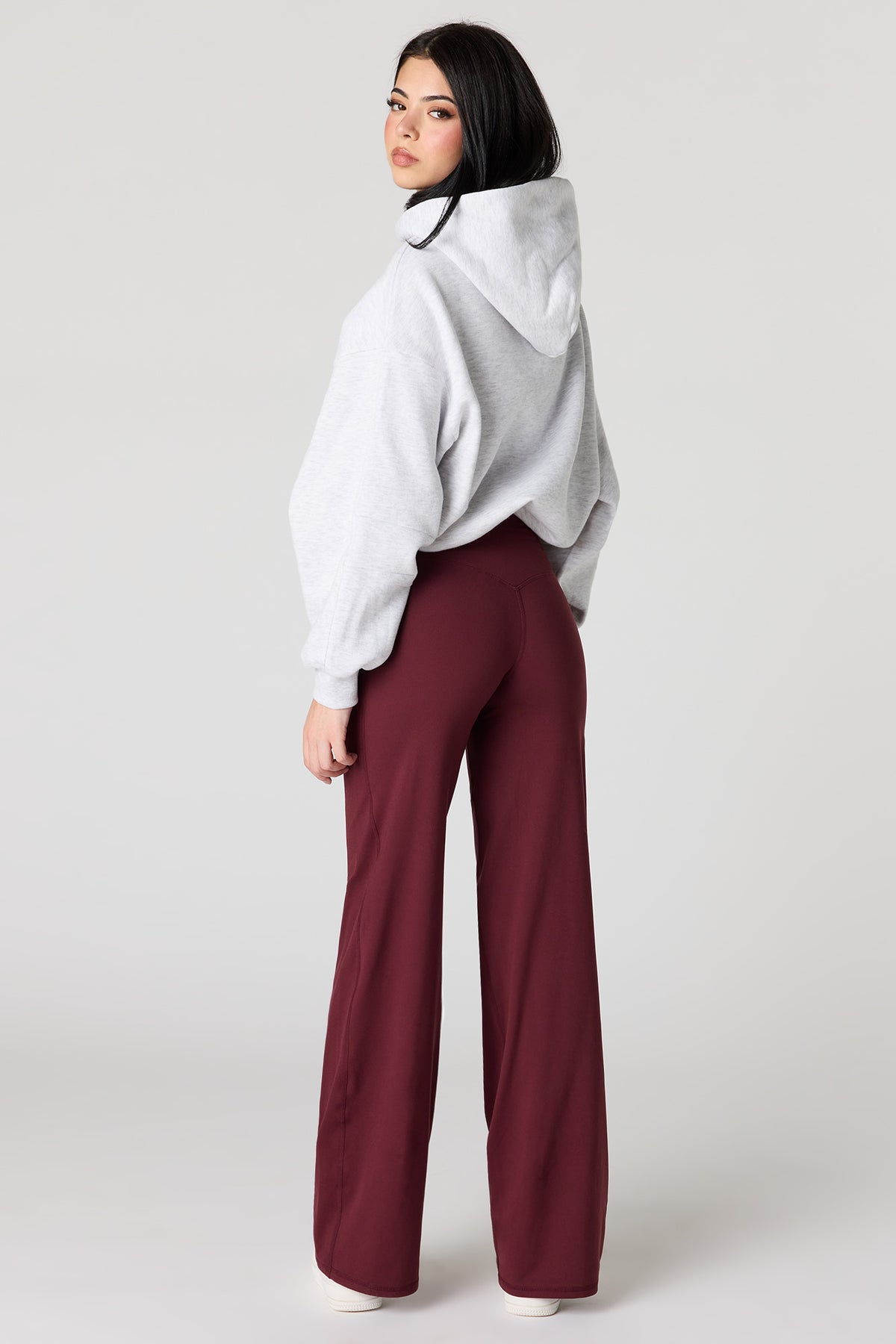 Vue alternative 3. Pantalon à jambe large U/A 