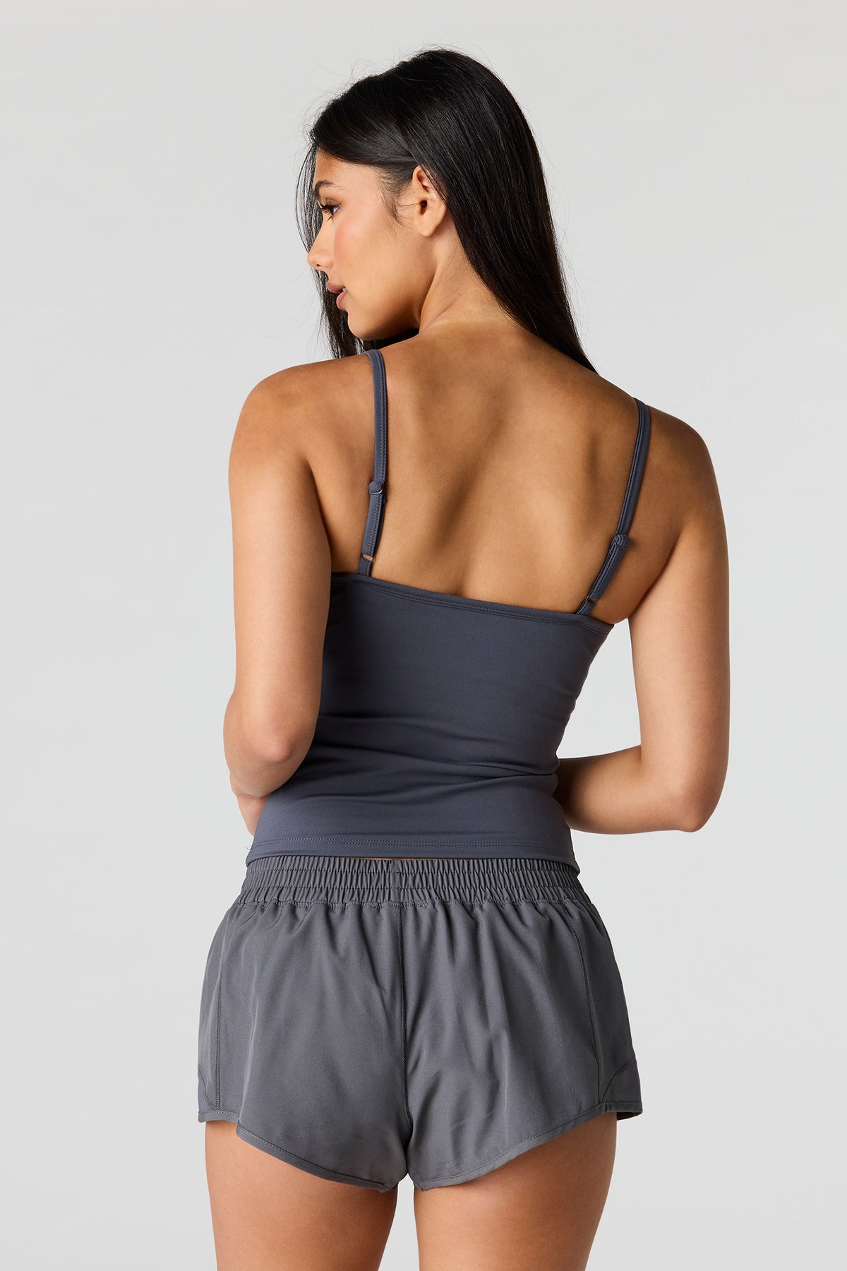 Vue alternative 2. Short à taille basse 2,25 po