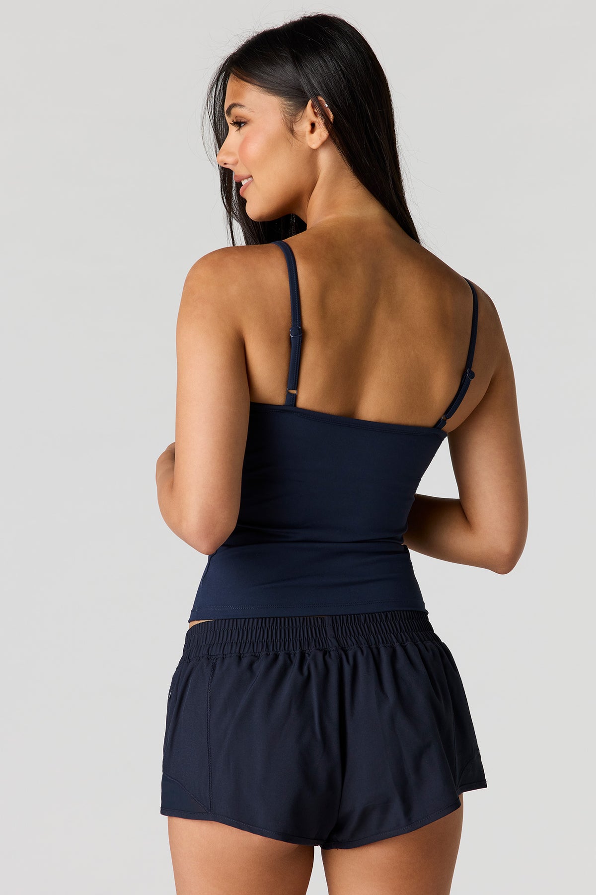Vue alternative 2. Short à taille basse 2,25 po