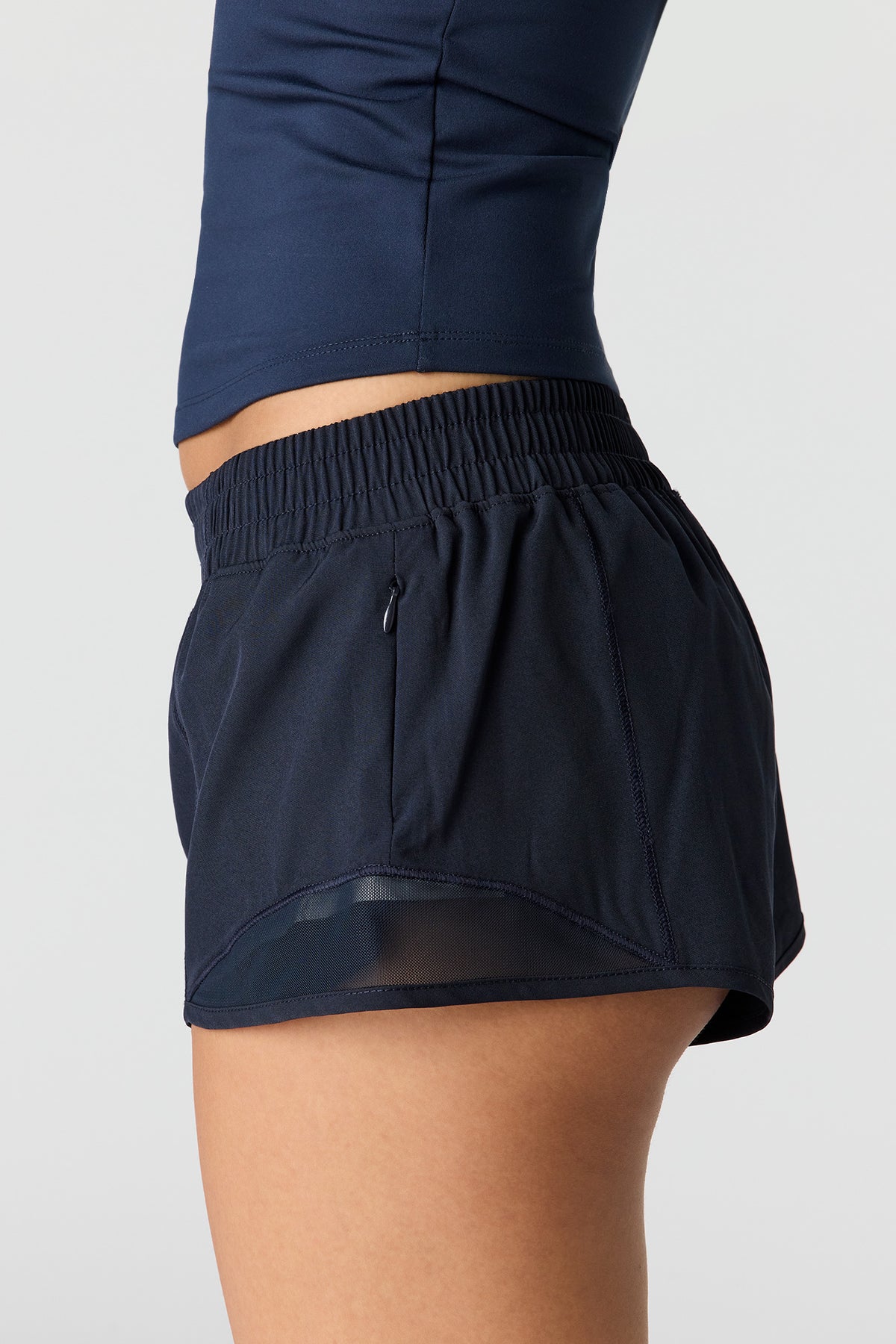 Vue alternative 4. Short à taille basse 2,25 po