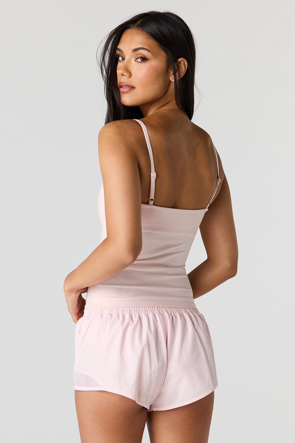 Vue alternative 2. Short à taille basse 2,25 po