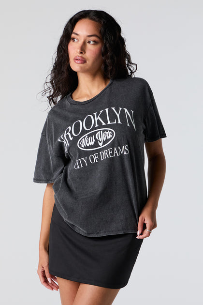 T-shirt de coupe garçonne délavé à imprimé Brooklyn City of Dreams