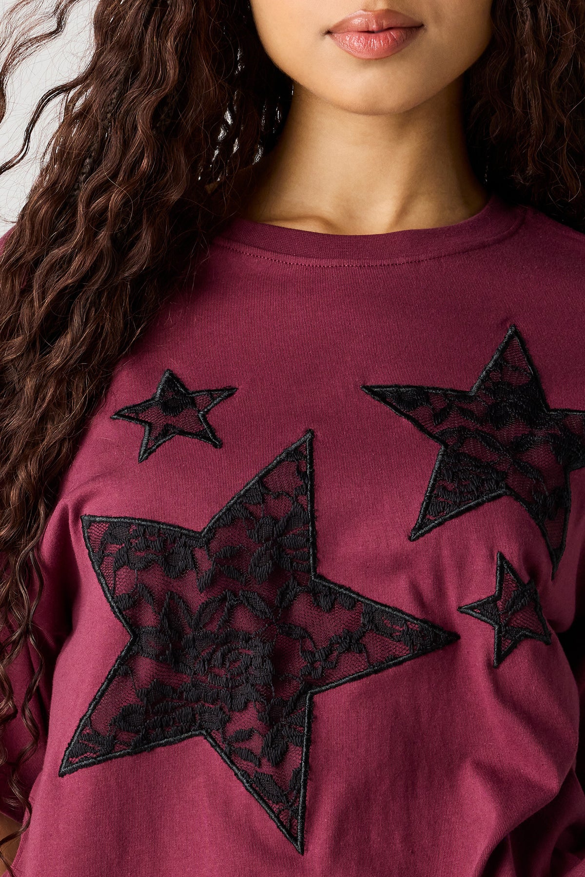 Alt View 4. Rhinestone Graphic Boyfriend T-Shirt - Burgundy