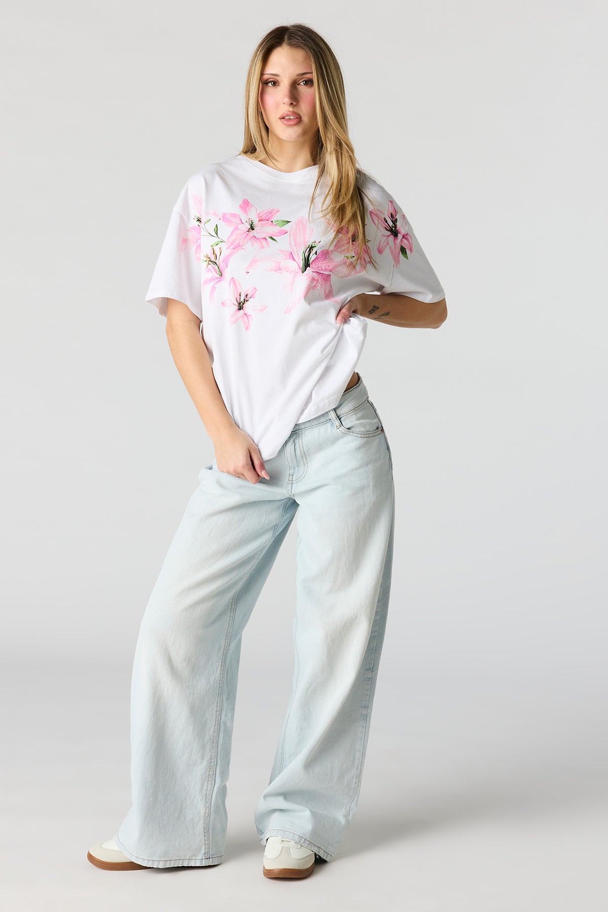 Vue alternative 3. T-shirt de coupe garçonne imprimé