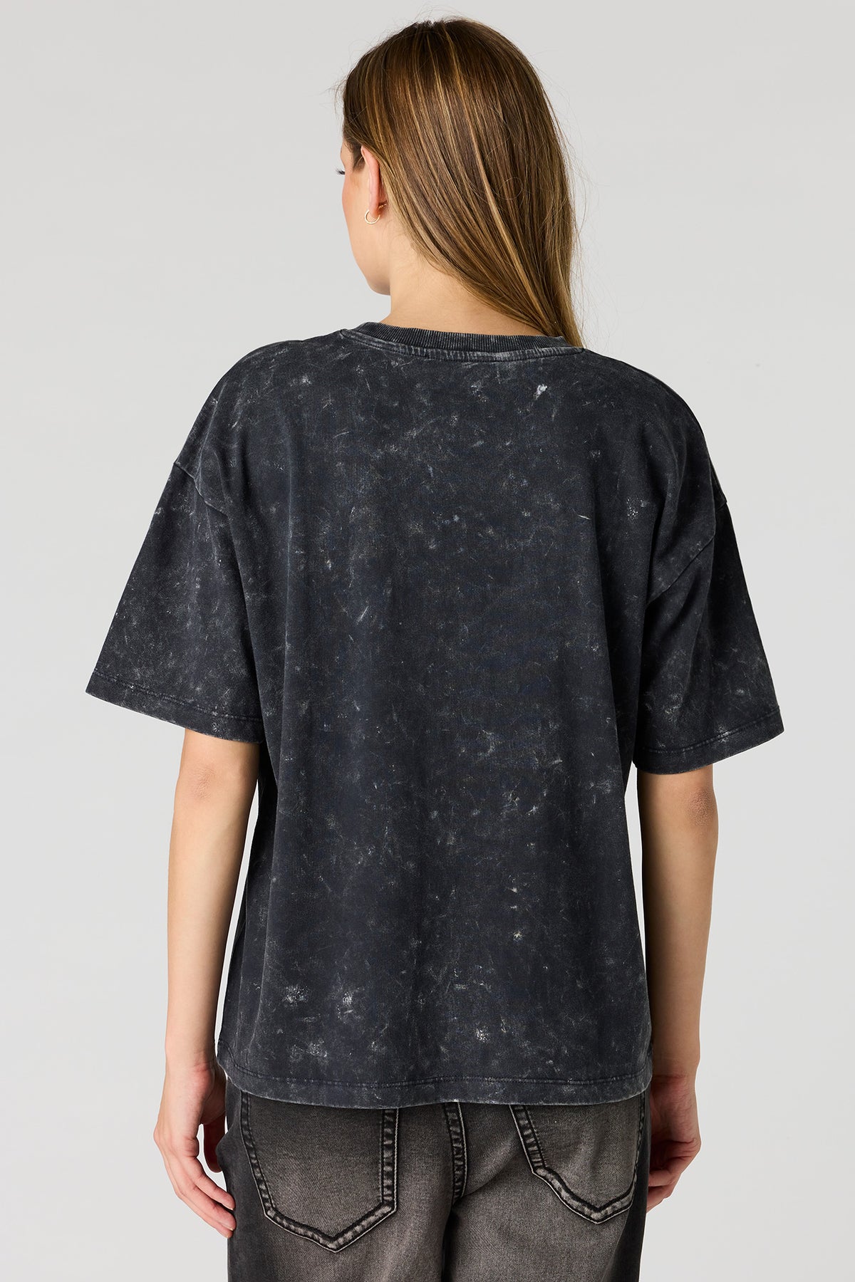 Alt View 2. Graphic Washed Boyfriend T-Shirt - Black