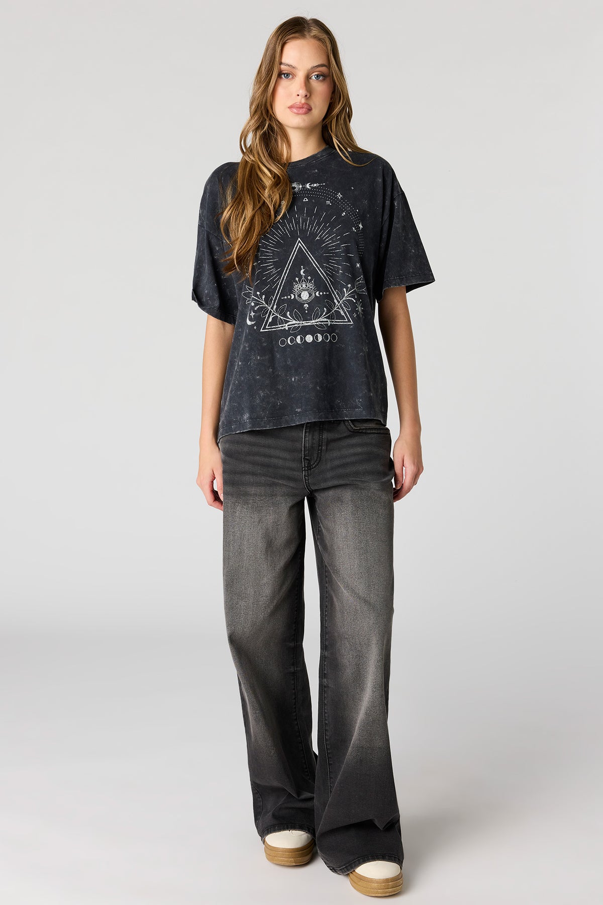 Alt View 3. Graphic Washed Boyfriend T-Shirt - Black