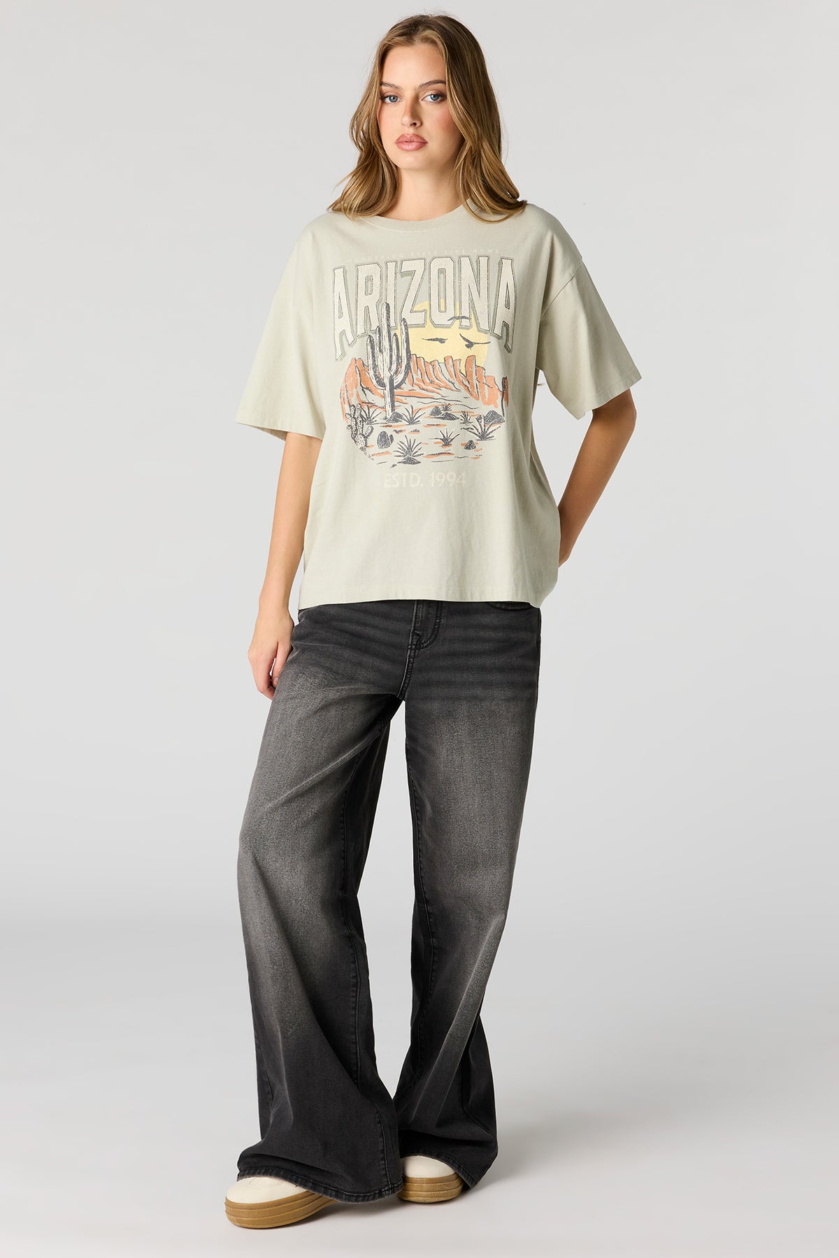 Vue alternative 3. T-shirt de coupe garçonne délavé imprimé