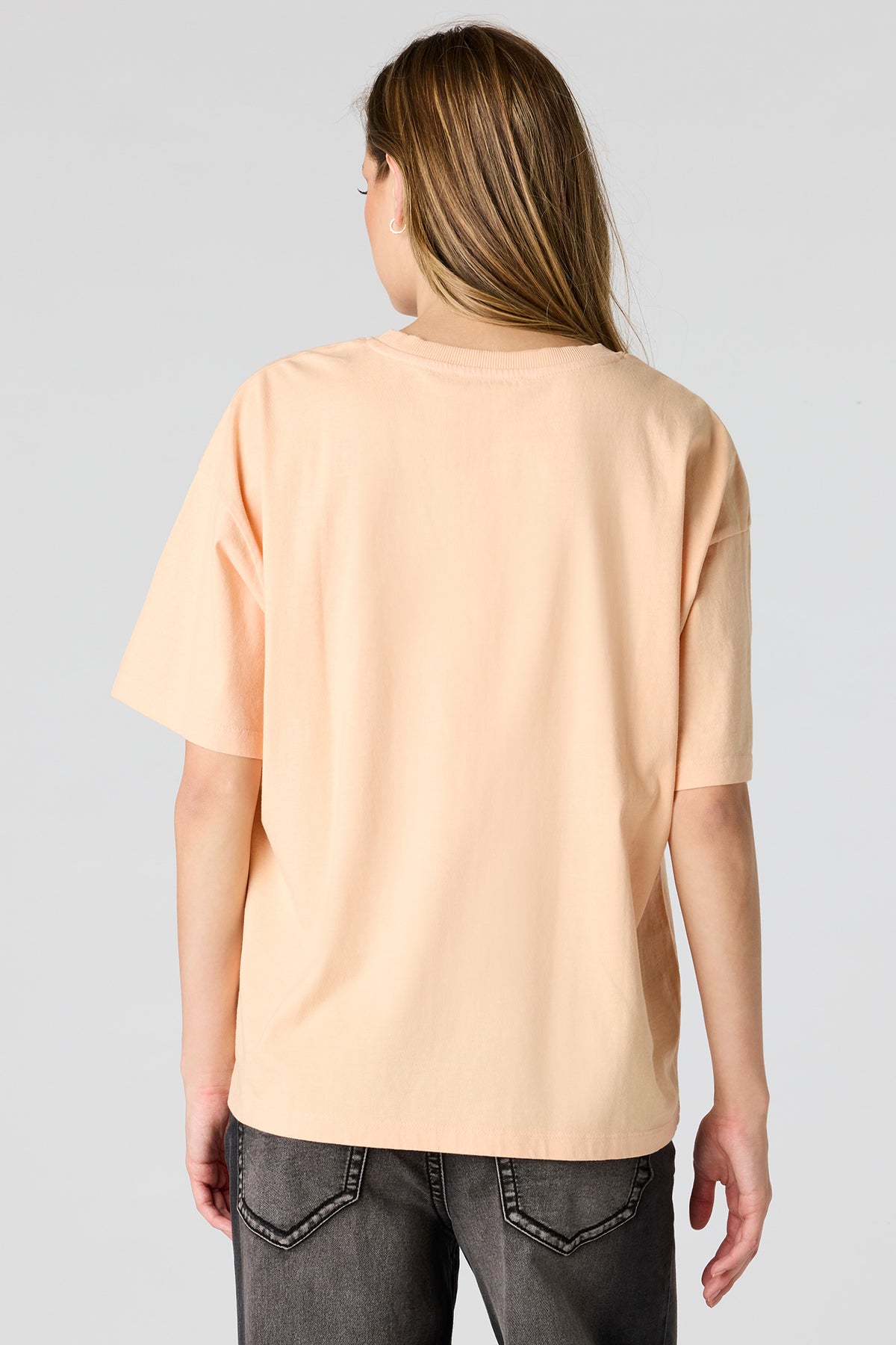 Vue alternative 2. T-shirt de coupe garçonne délavé imprimé