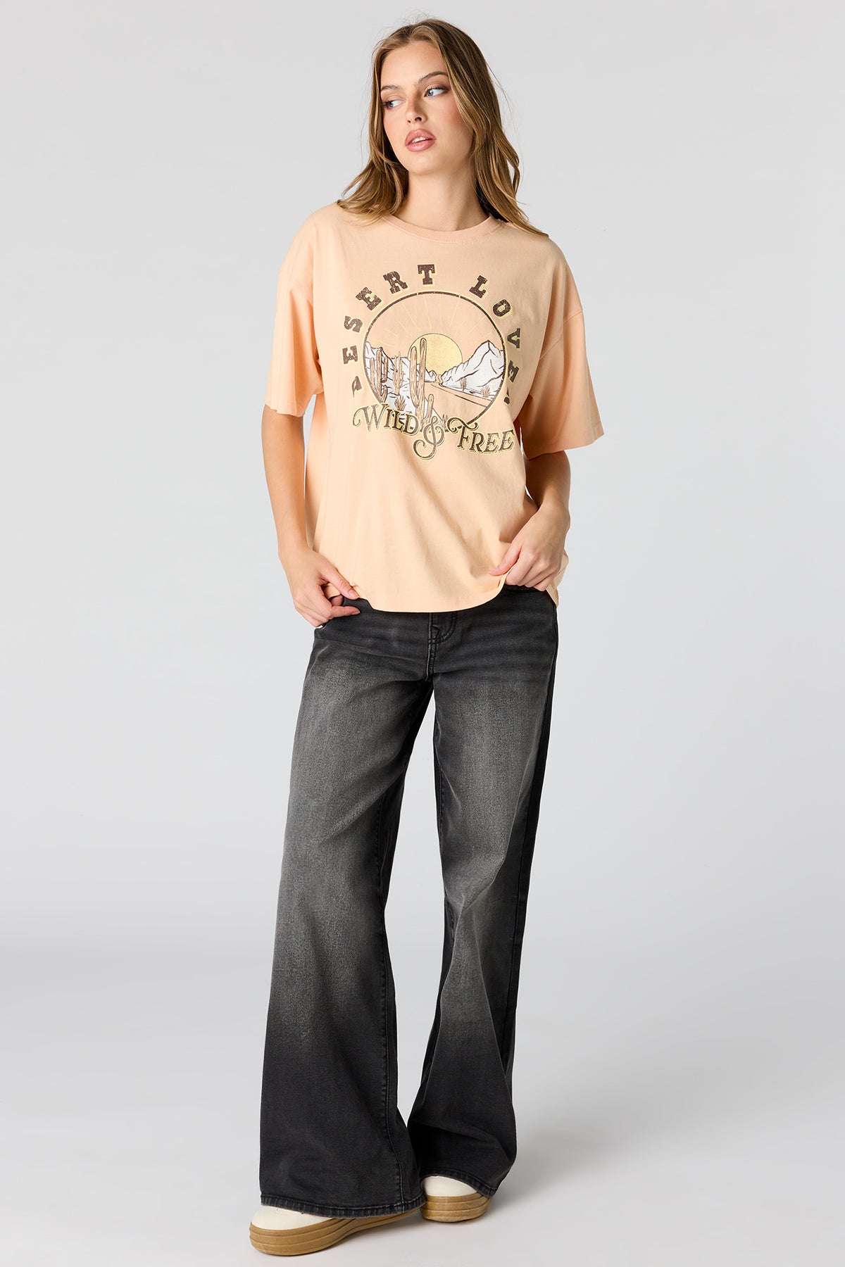 Vue alternative 3. T-shirt de coupe garçonne délavé imprimé