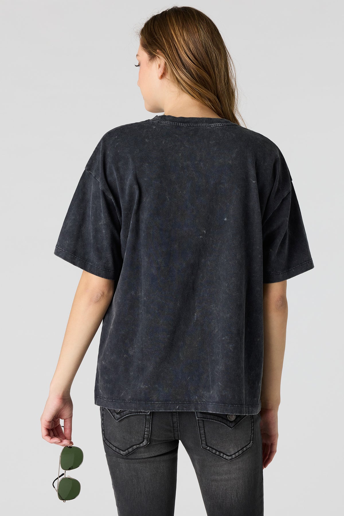 Alt View 2. Washed Graphic Boyfriend T-Shirt - Black