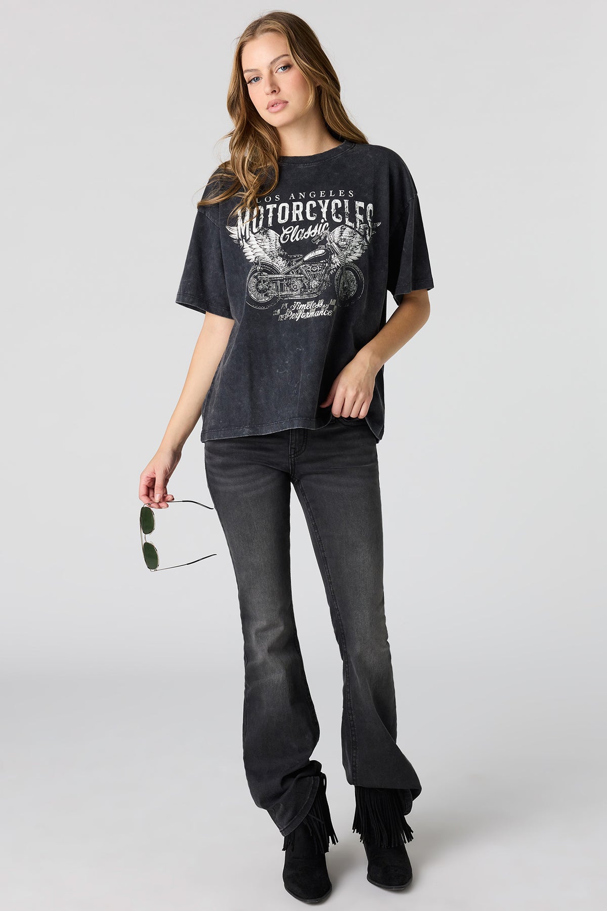 Alt View 3. Washed Graphic Boyfriend T-Shirt - Black