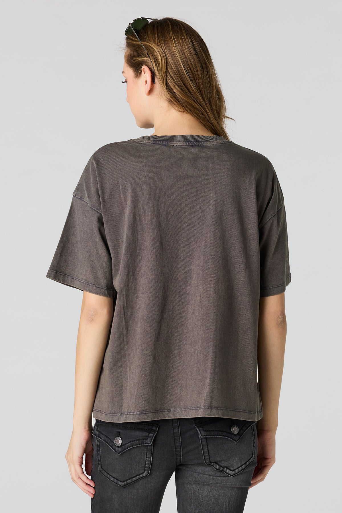 Vue alternative 2. T-shirt de coupe garçonne délavé imprimé