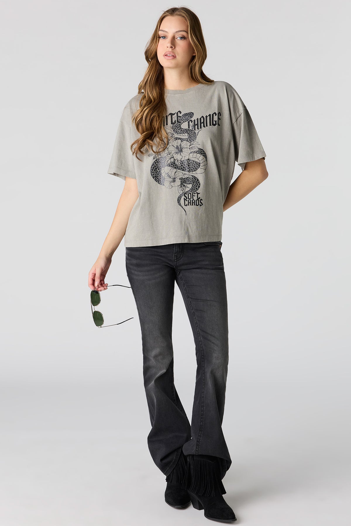 Vue alternative 3. T-shirt de coupe garçonne délavé imprimé