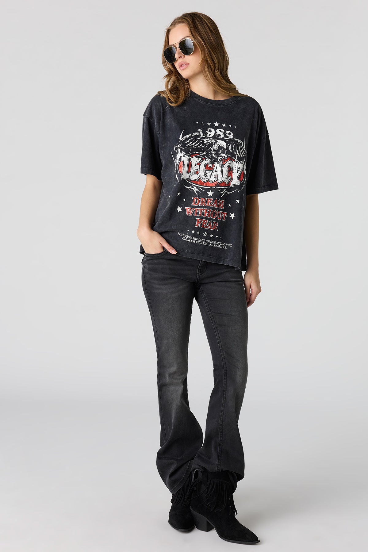 Alt View 3. Washed Graphic Boyfriend T-Shirt - Clear