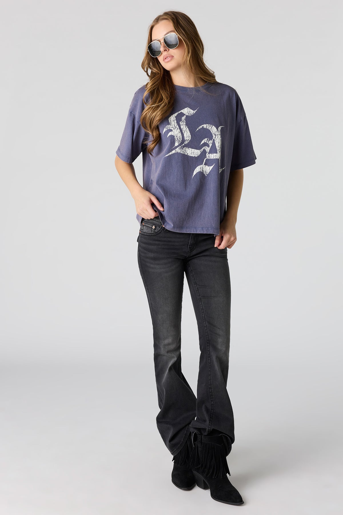 Alt View 3. Washed Graphic Boyfriend T-Shirt - Navy
