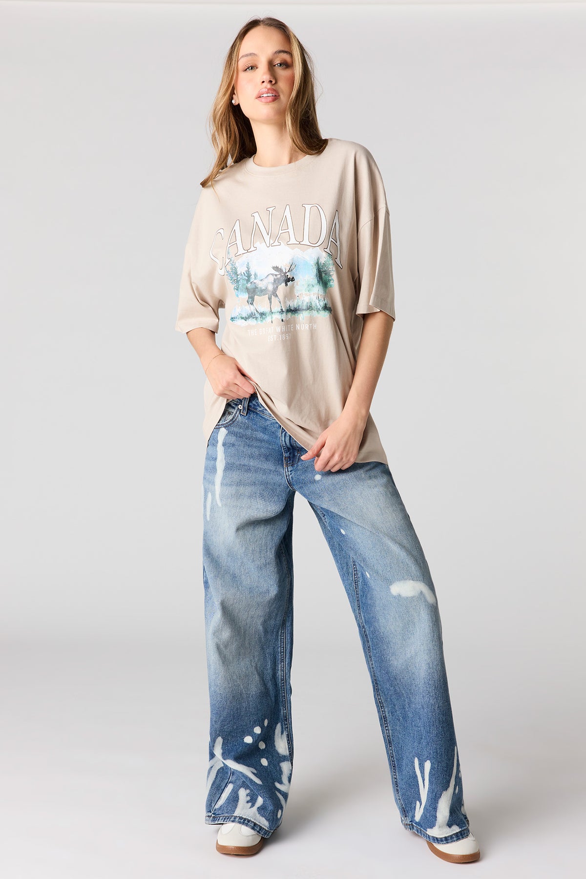 Vue alternative 3. T-shirt surdimensionné à imprimé Canada
