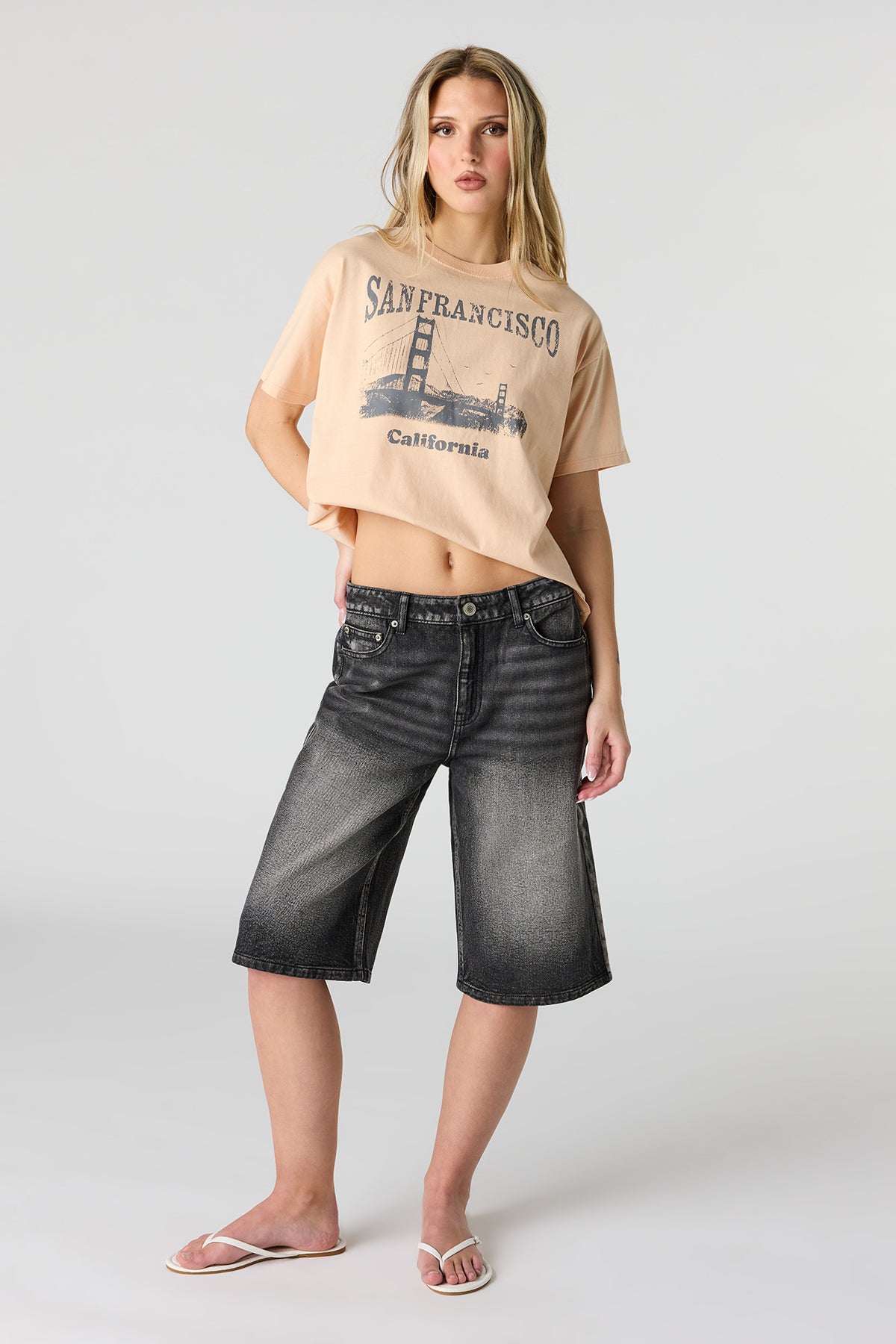 Vue alternative 3. T-shirt de coupe garçonne délavé imprimé