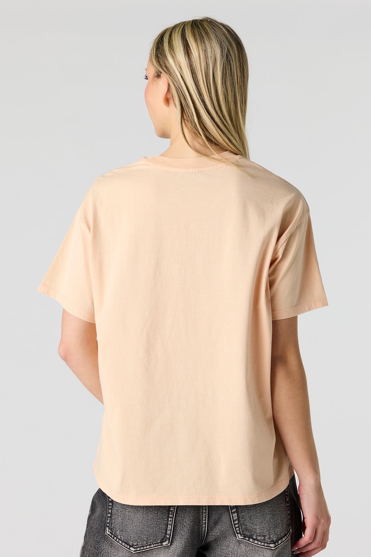 Vue alternative 2. T-shirt de coupe garçonne délavé imprimé