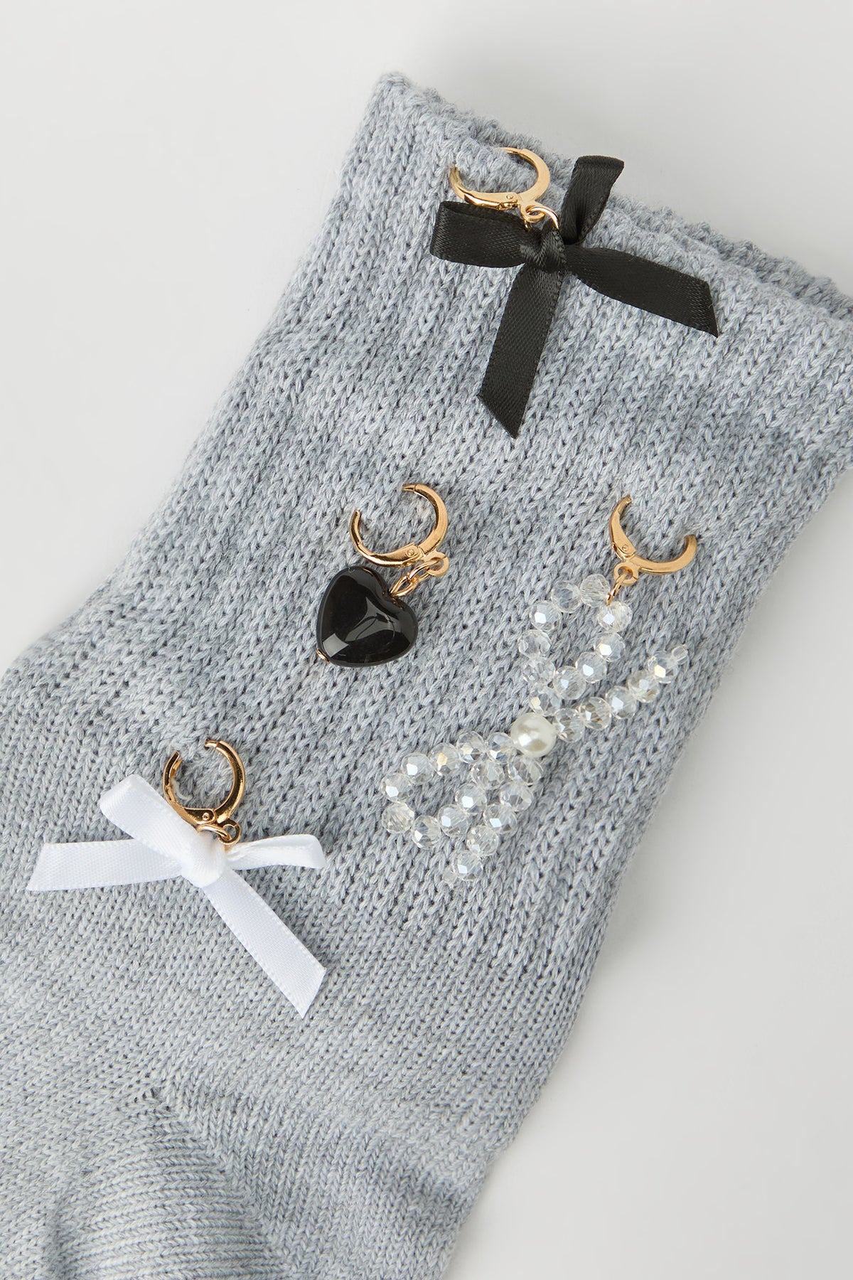 Vue alternative 2. Ensemble chaussettes et breloques
