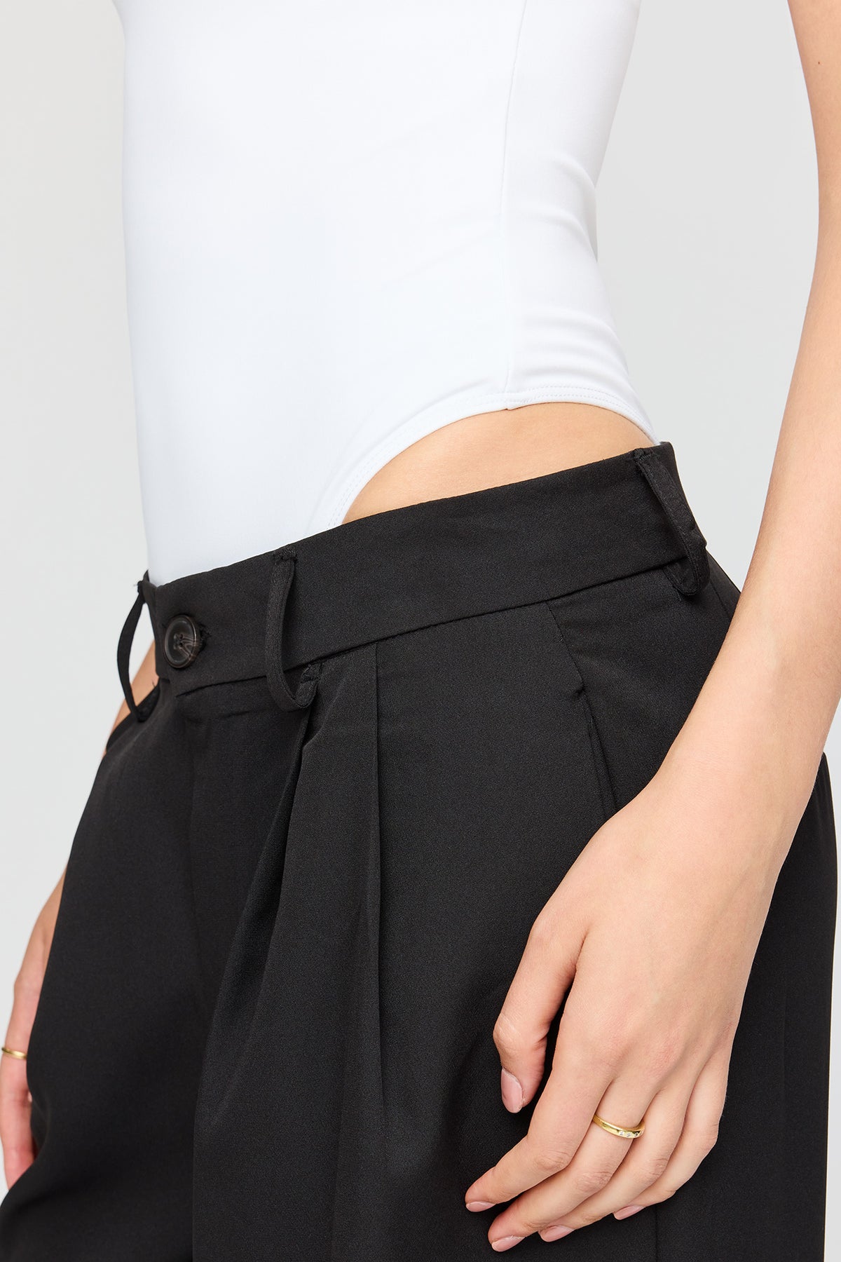 Vue alternative 4. Maillot profilé en nylon lourd de luxe avec encolure en V